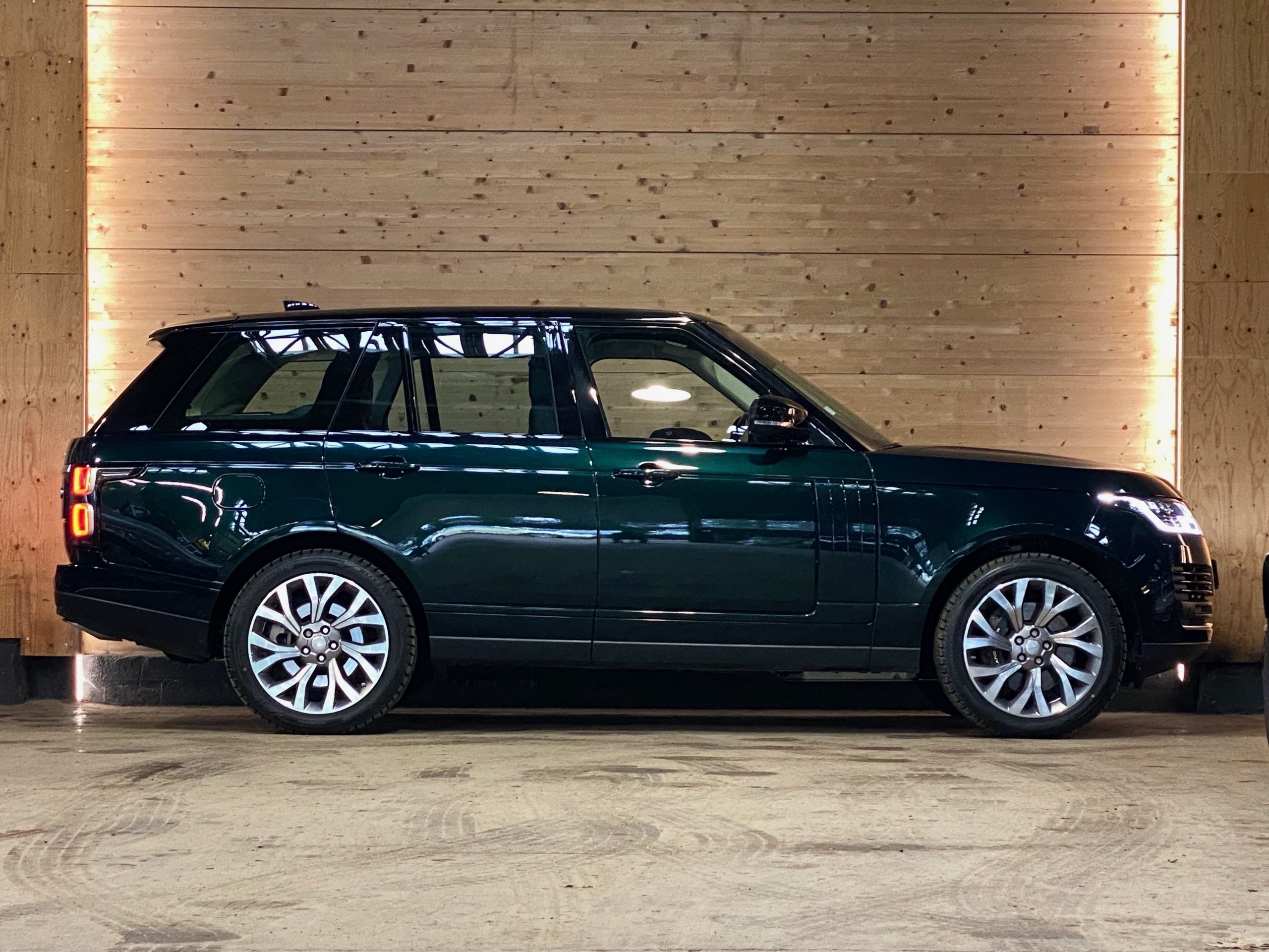 Land Rover Range Rover P400e Vogue