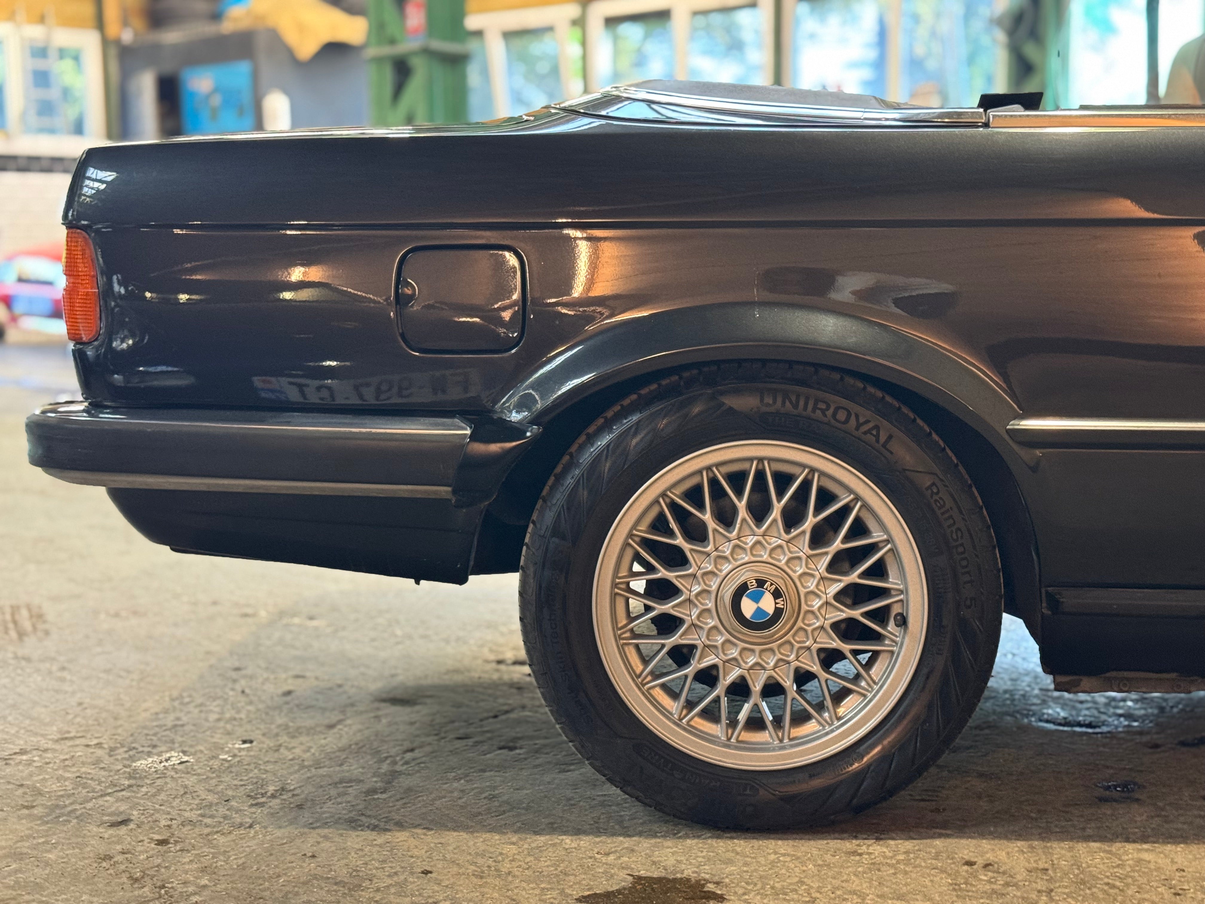 BMW 325i Cabriolet
