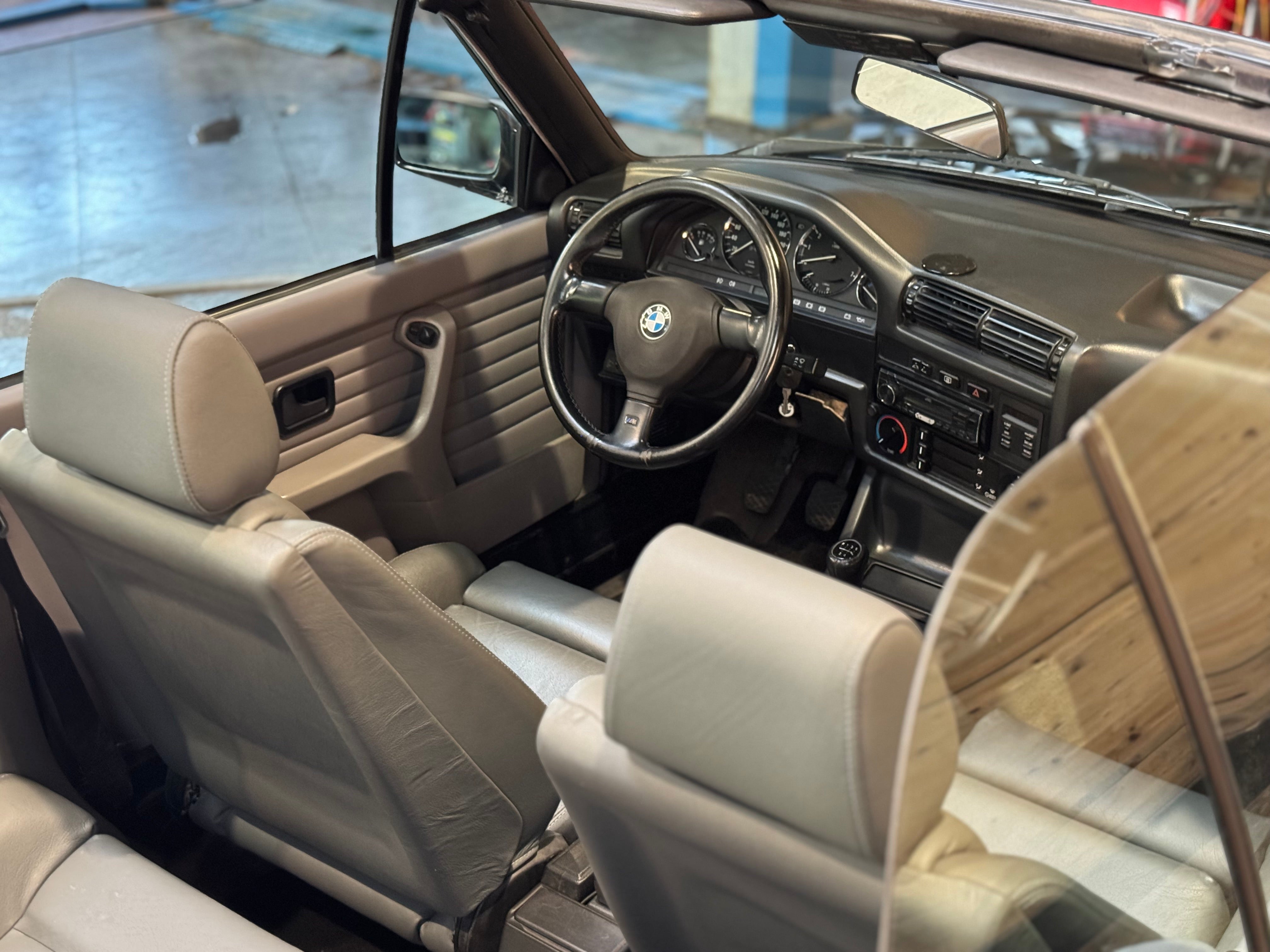 BMW 325i Cabriolet