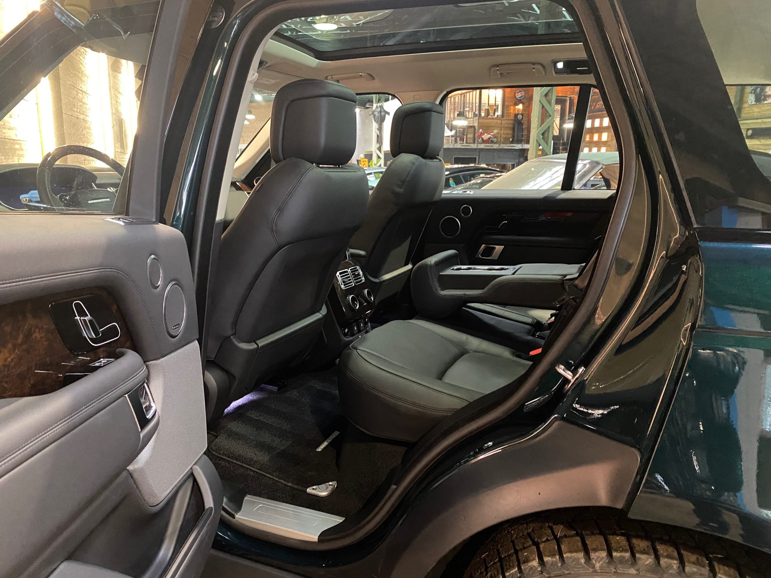 Land Rover Range Rover P400e Vogue