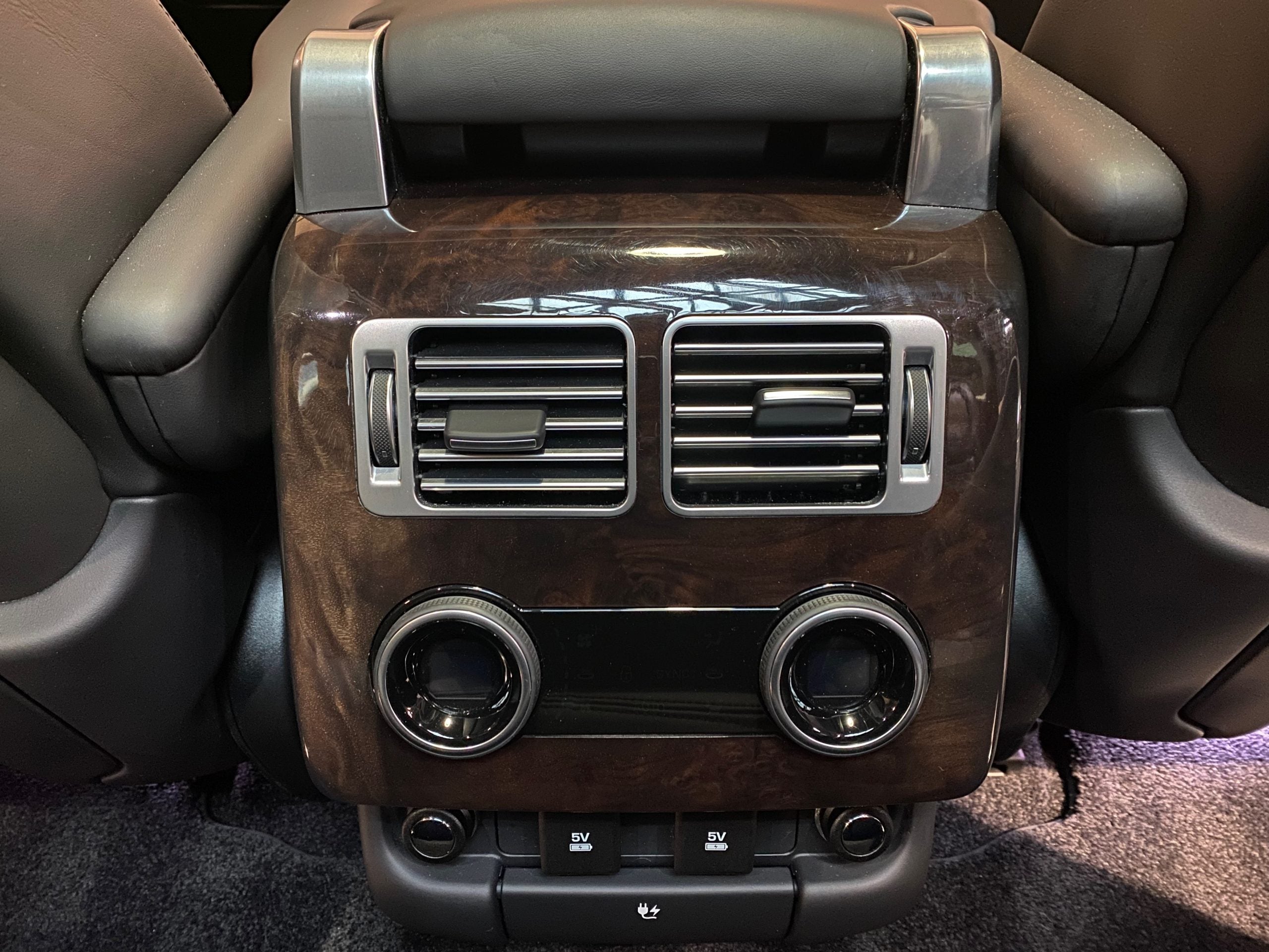 Land Rover Range Rover P400e Vogue