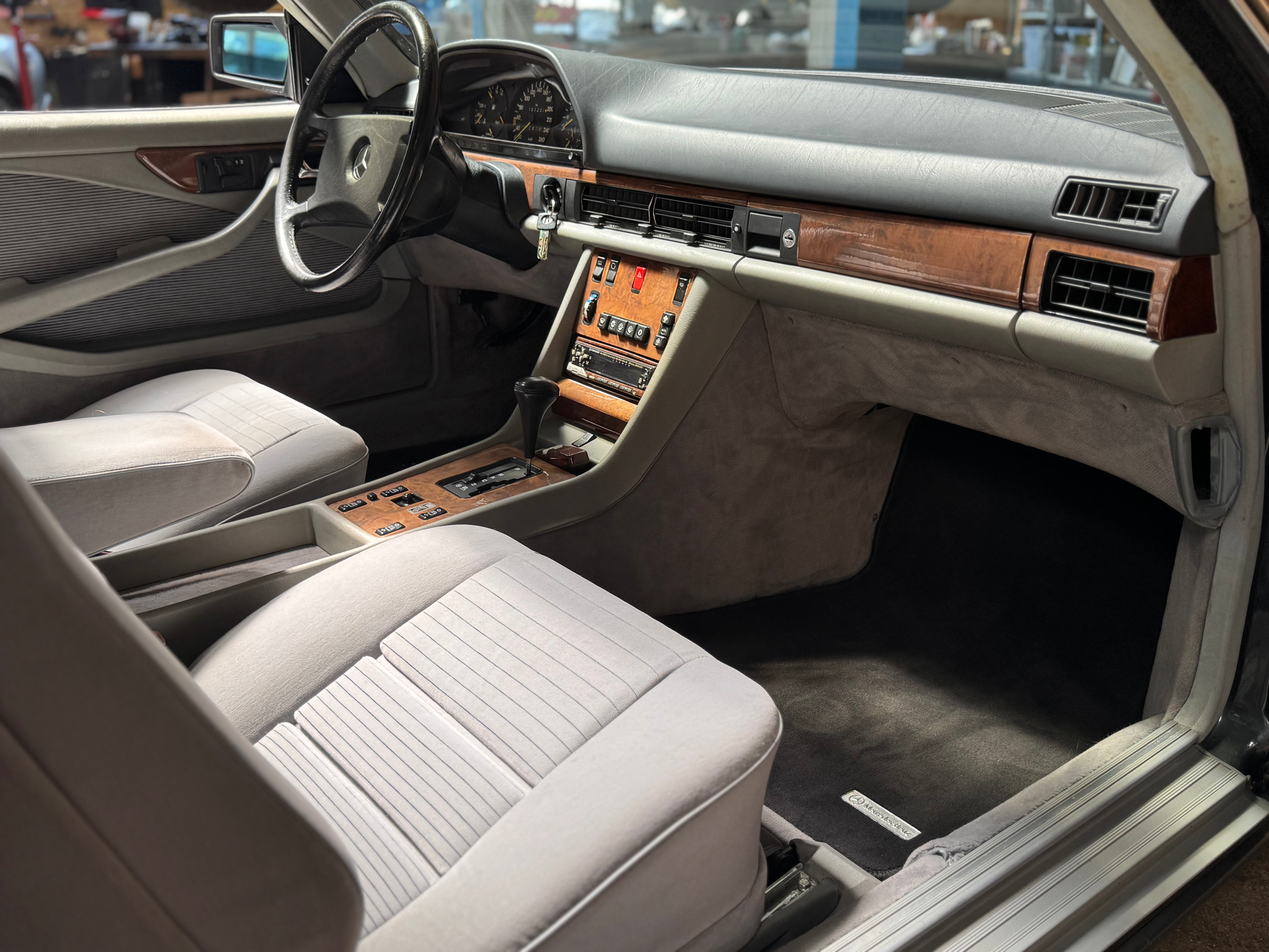Mercedes 560 SEC