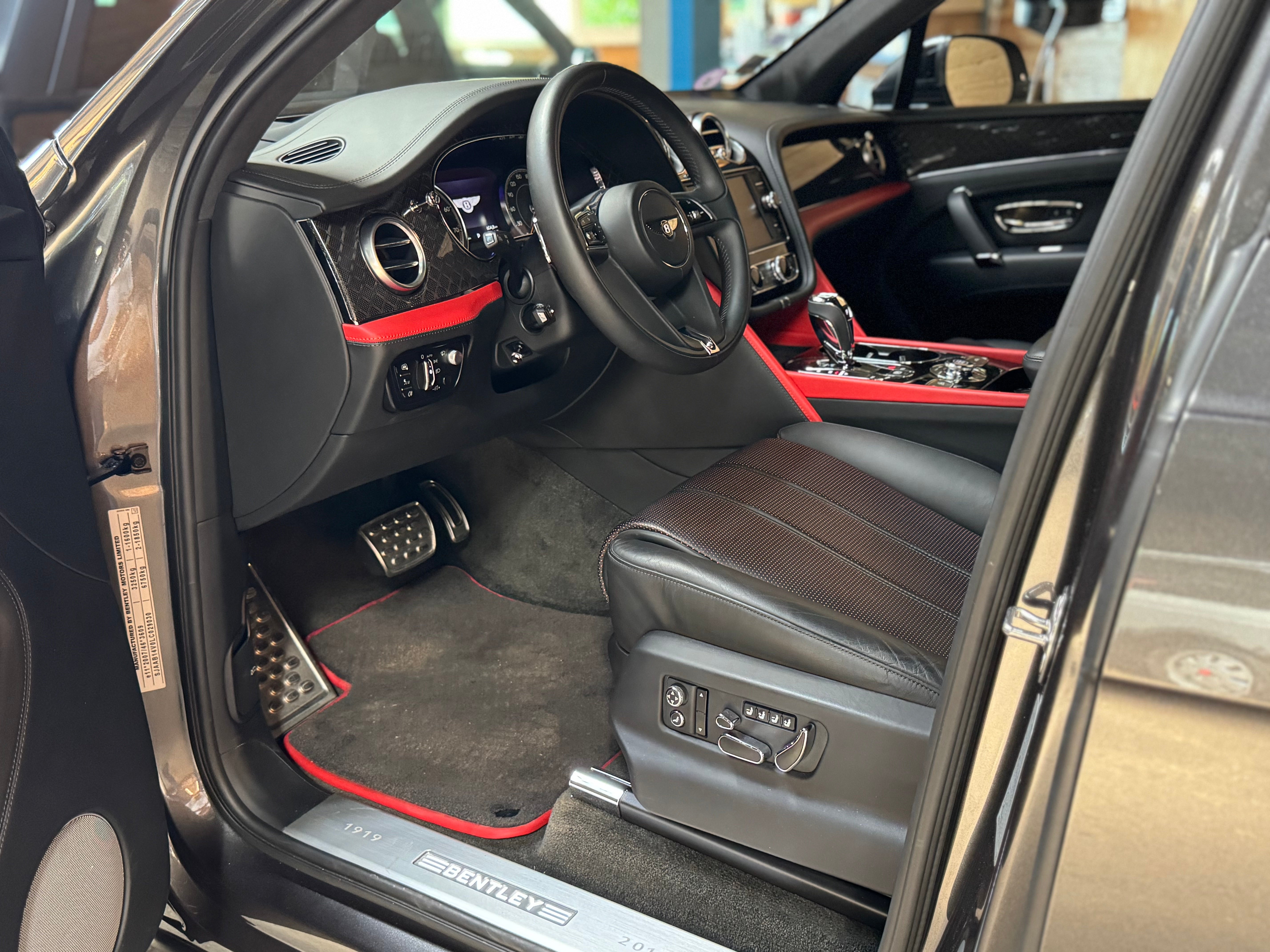 Bentley Bentayga V8 Design Series