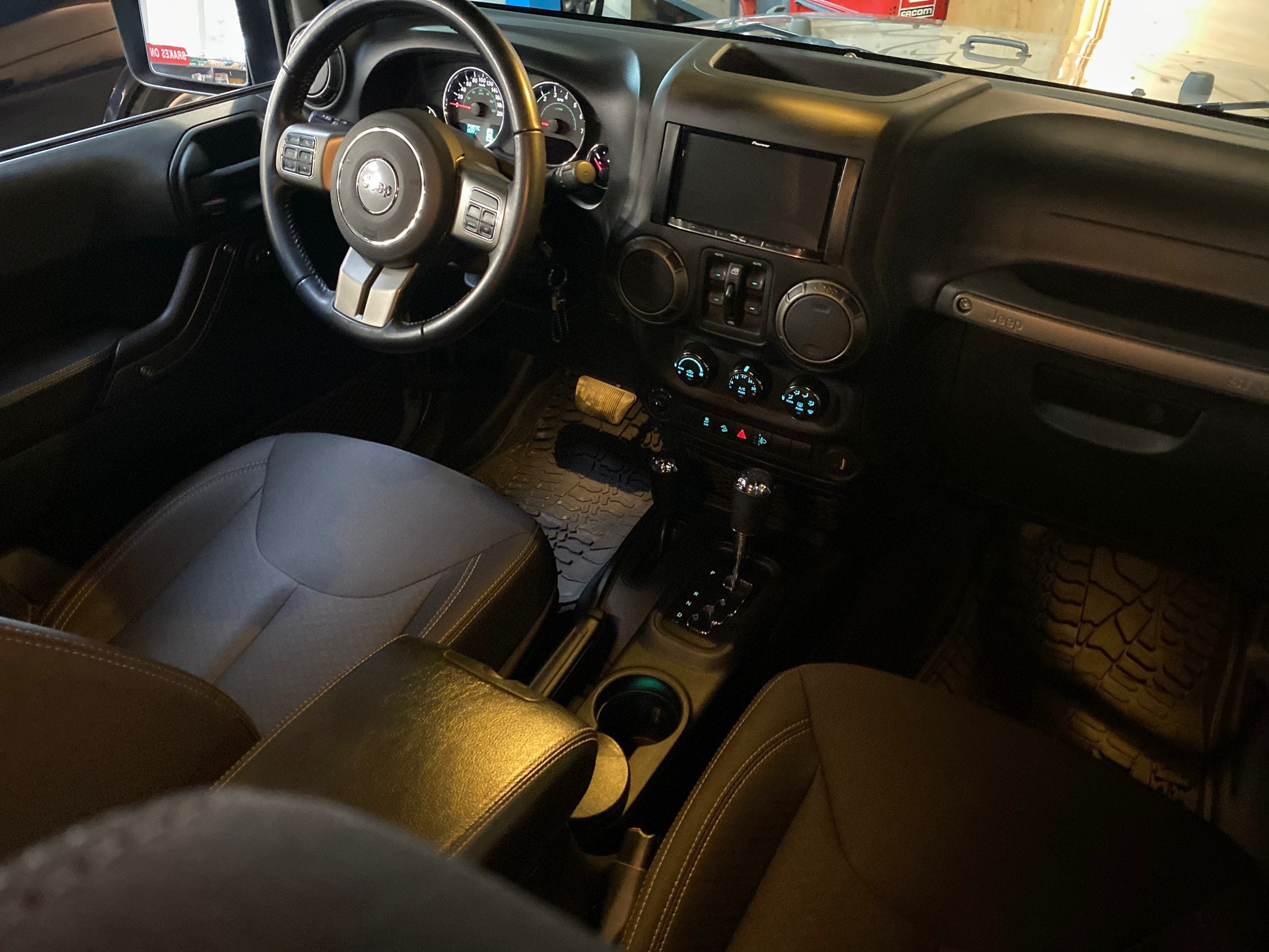 Jeep Wrangler JK Unlimited V6 3.6 Golden Eagle