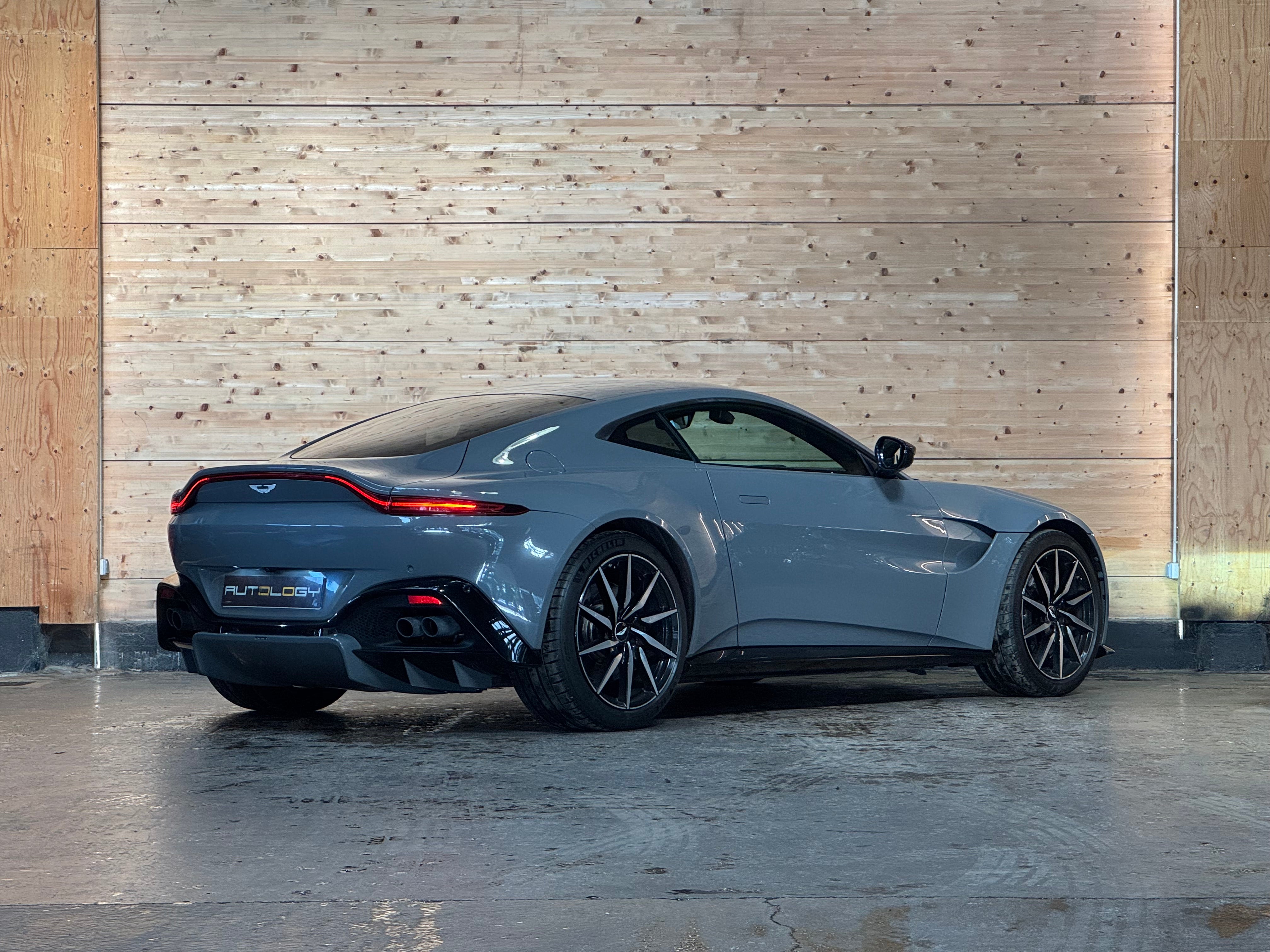 Aston Martin Vantage Coupe