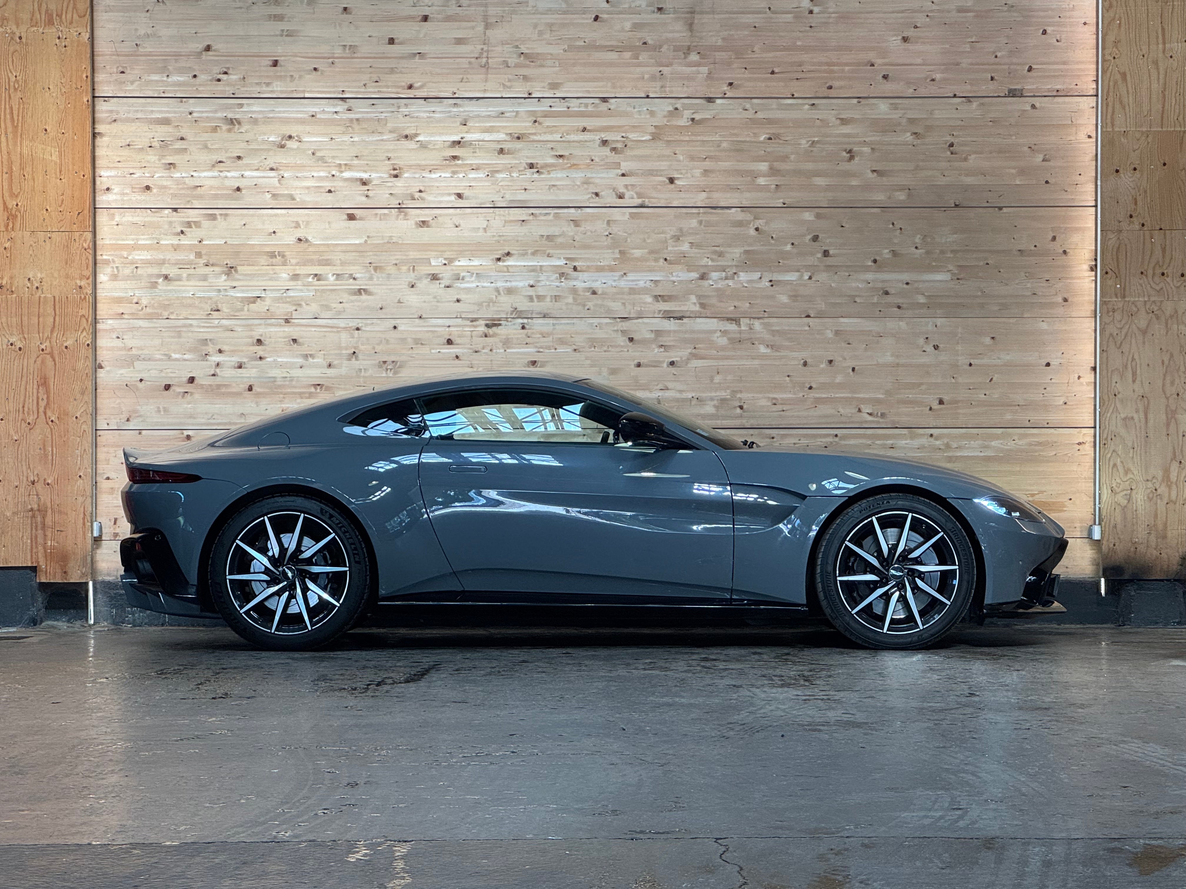 Aston Martin Vantage Coupe