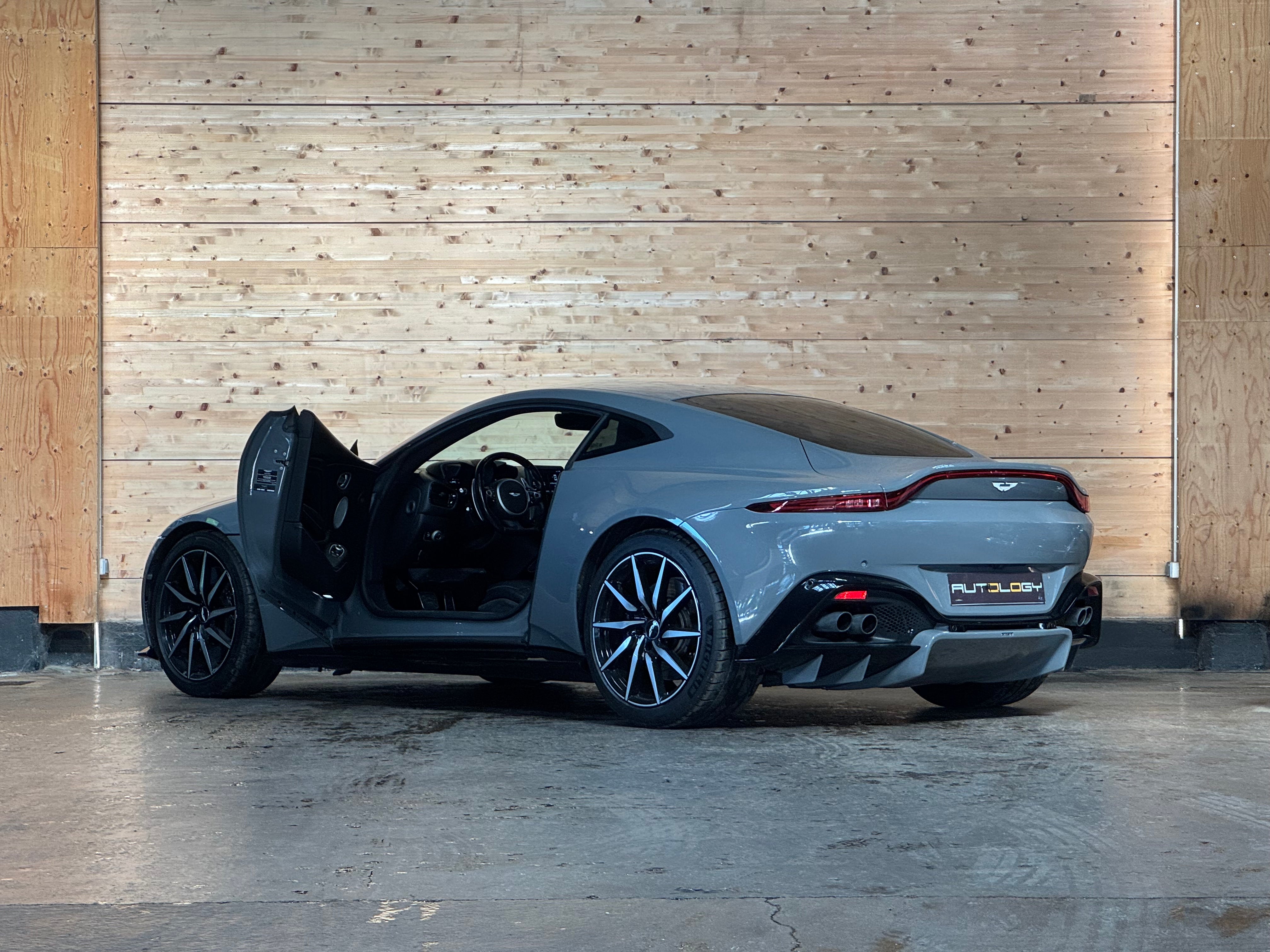 Aston Martin Vantage Coupe