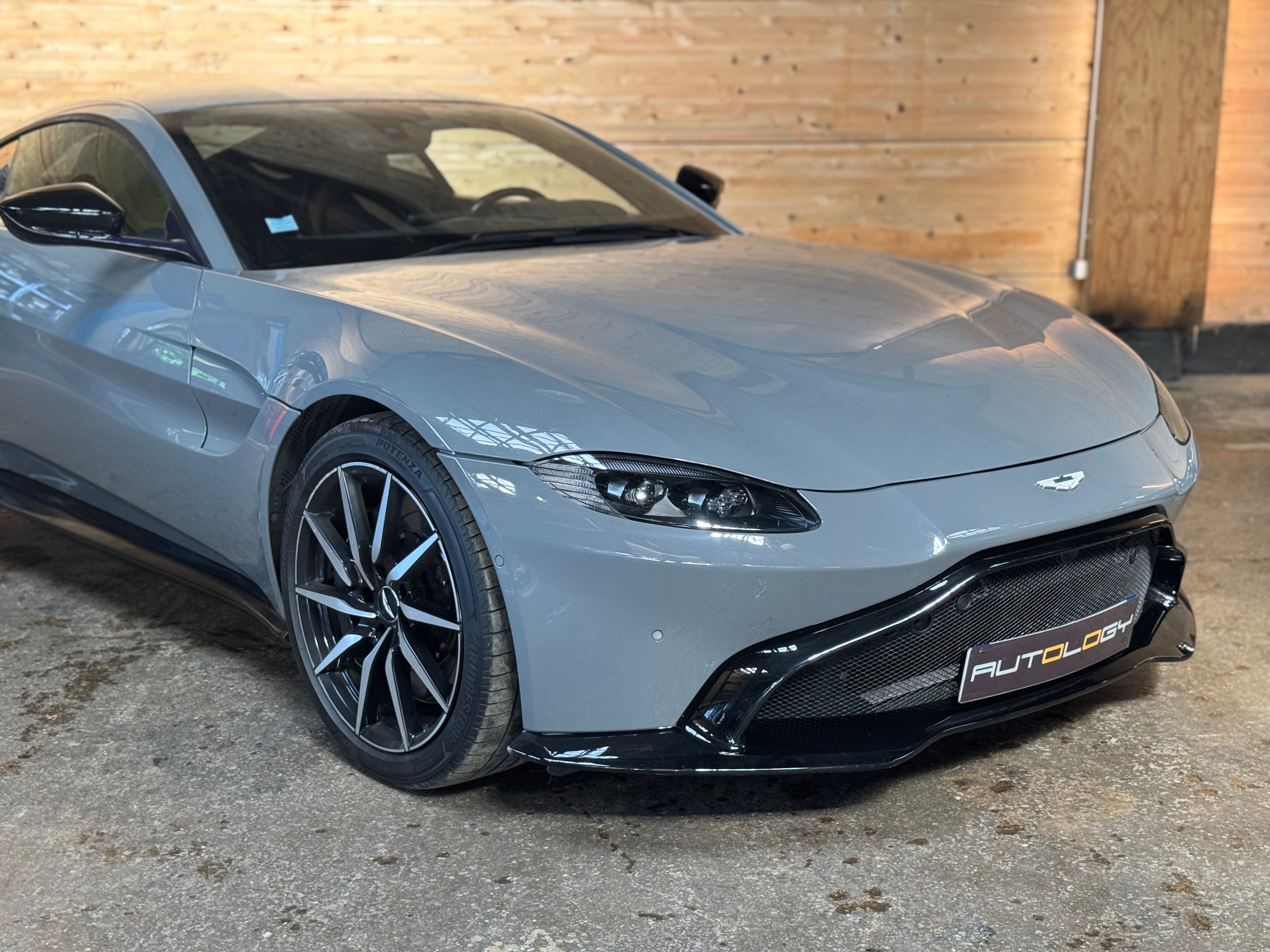 Aston Martin Vantage Coupe