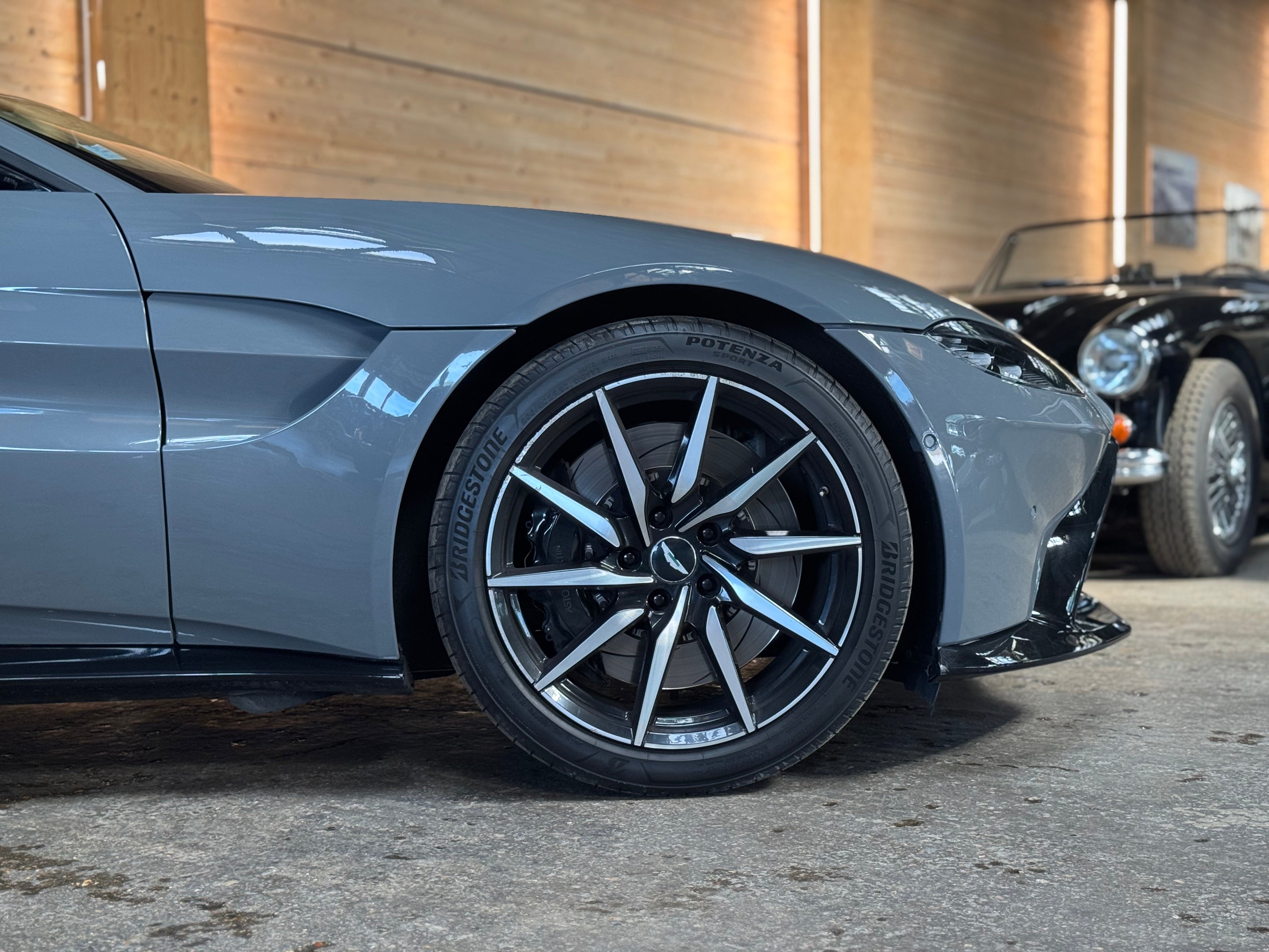 Aston Martin Vantage Coupe