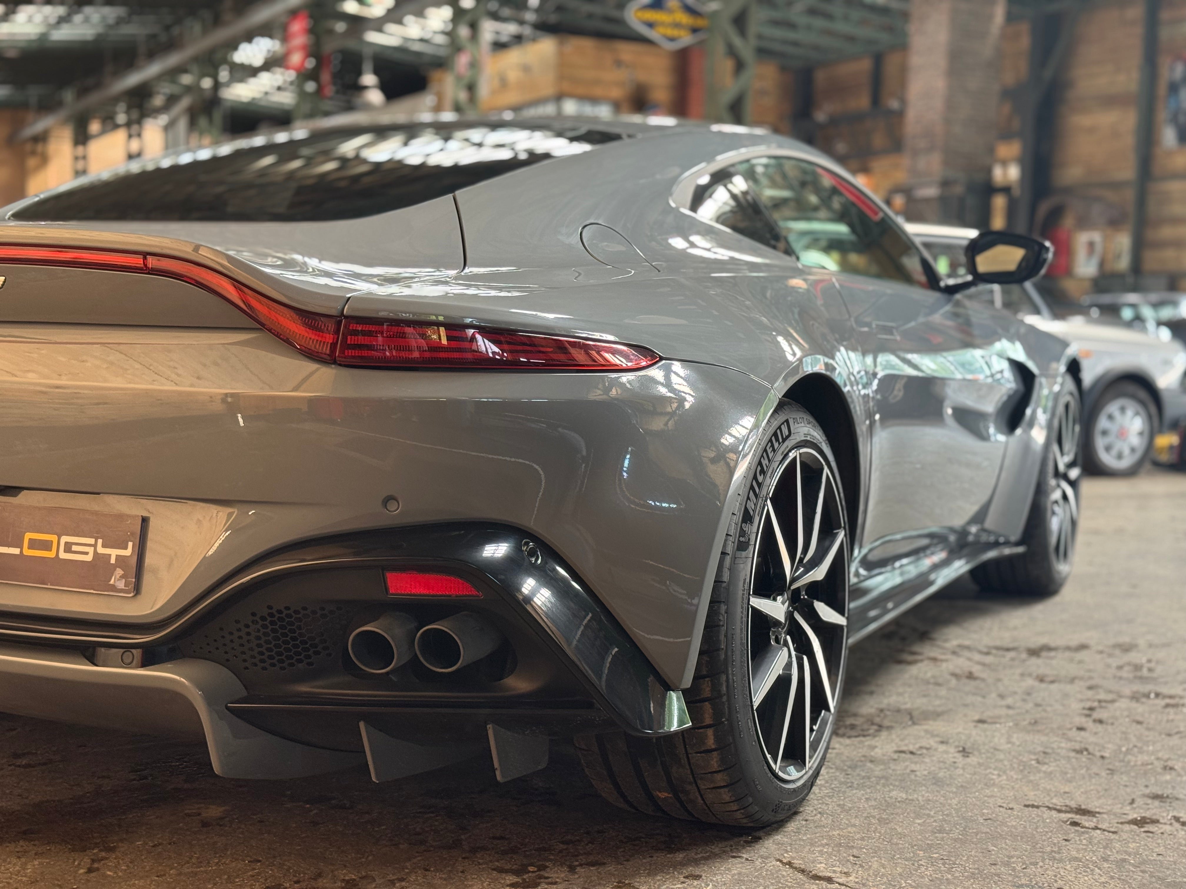 Aston Martin Vantage Coupe