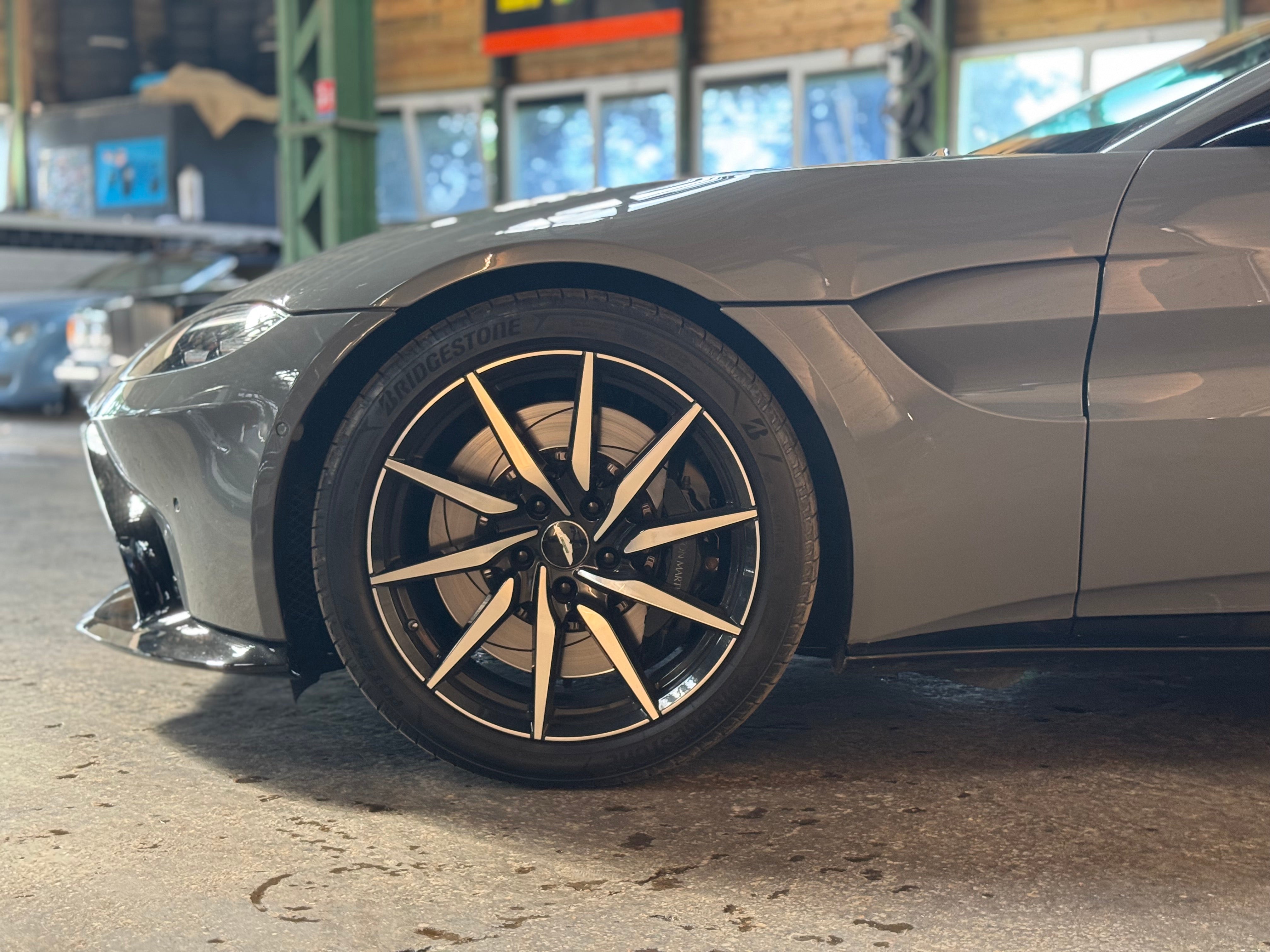 Aston Martin Vantage Coupe