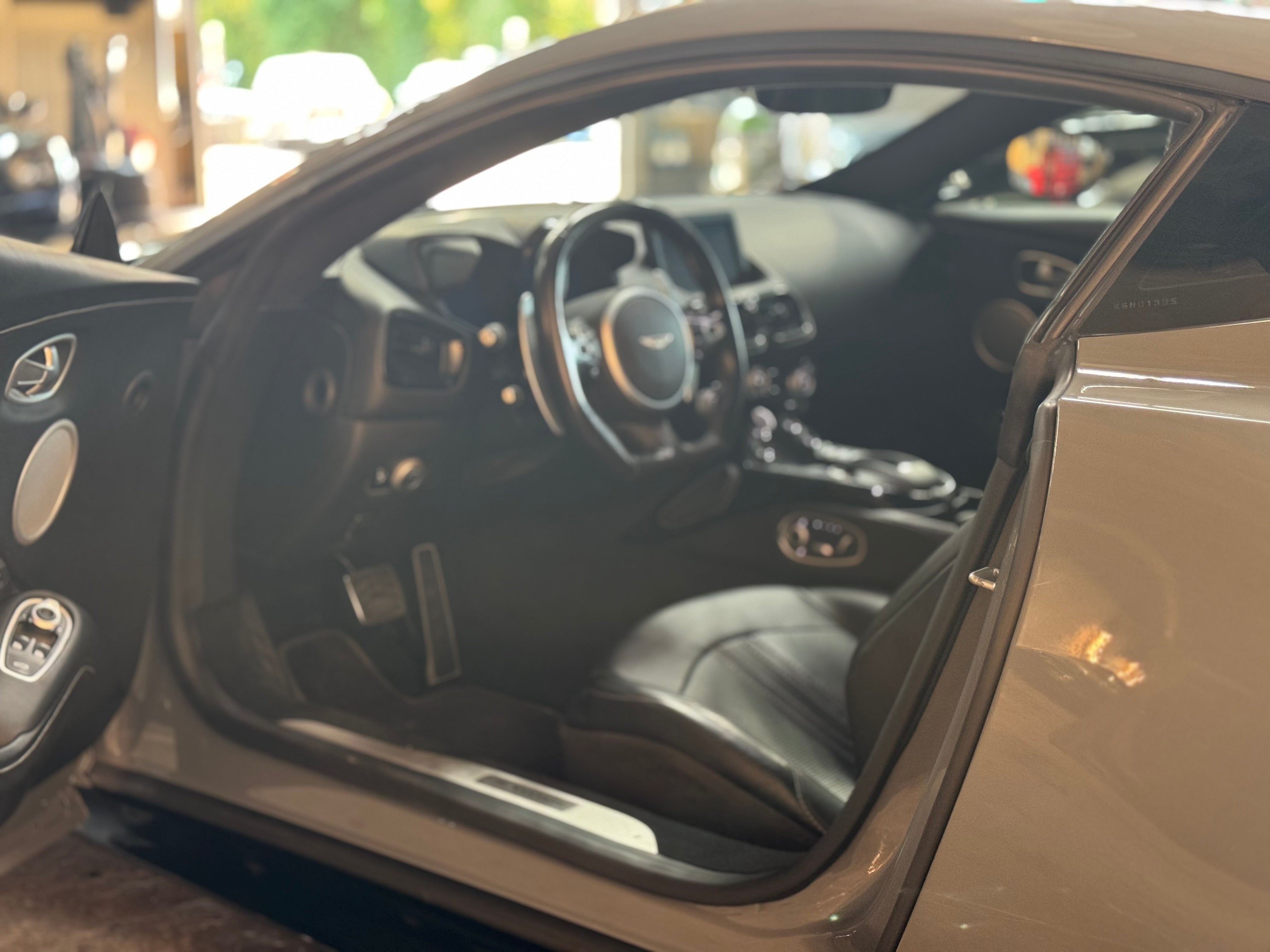 Aston Martin Vantage Coupe