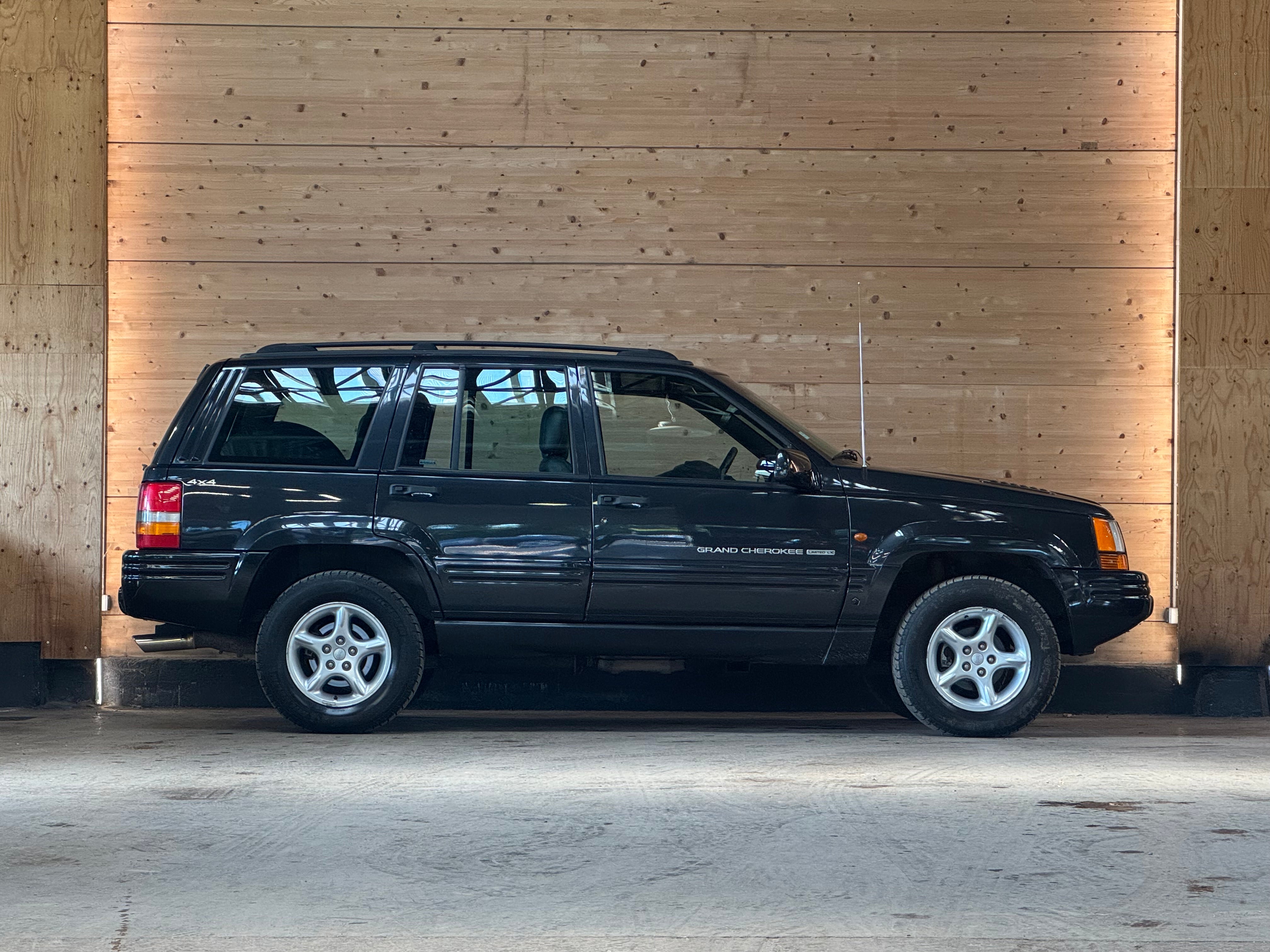 Jeep Grand Cherokee Limited LX 5.9