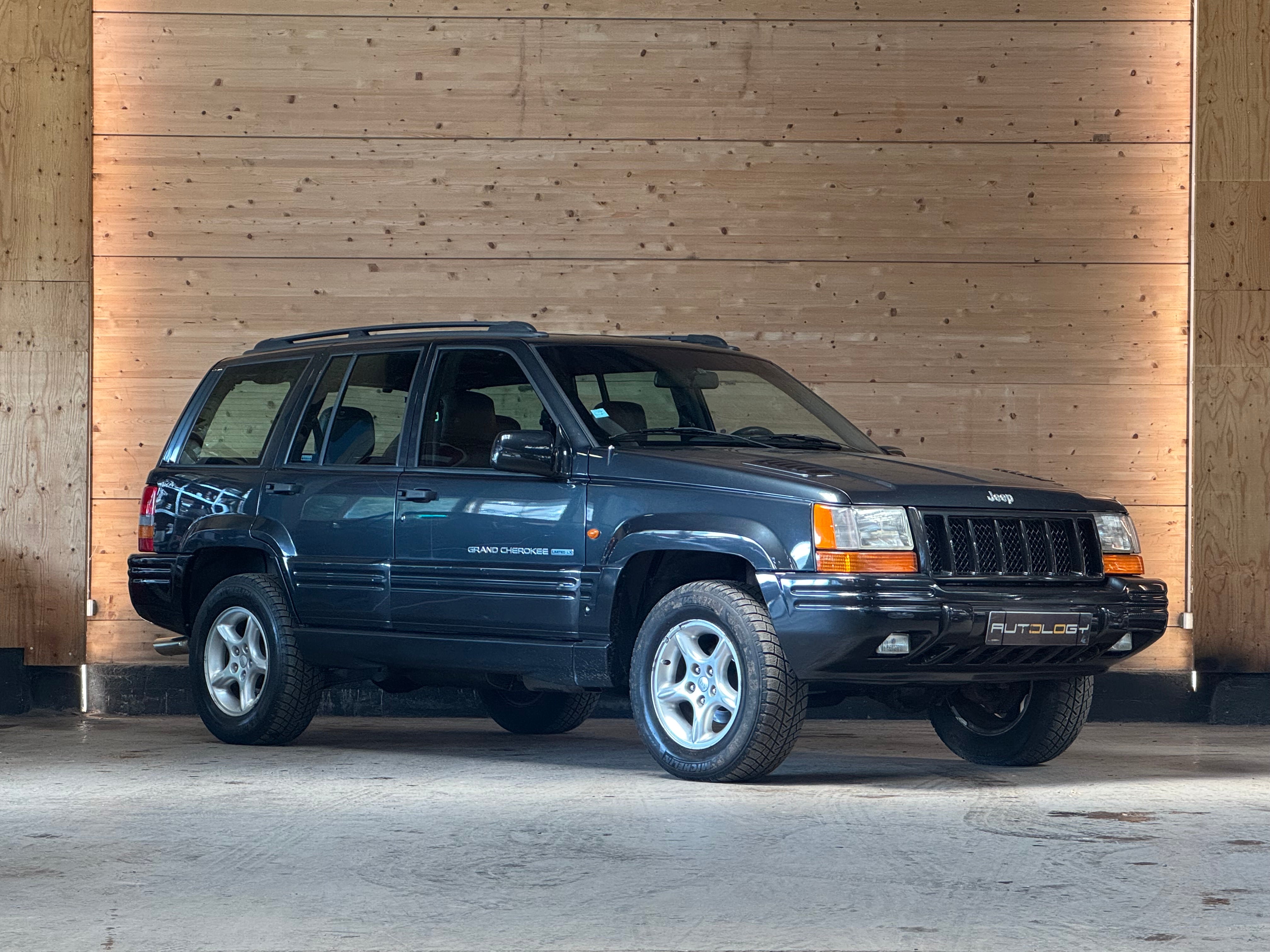 Jeep Grand Cherokee Limited LX 5.9