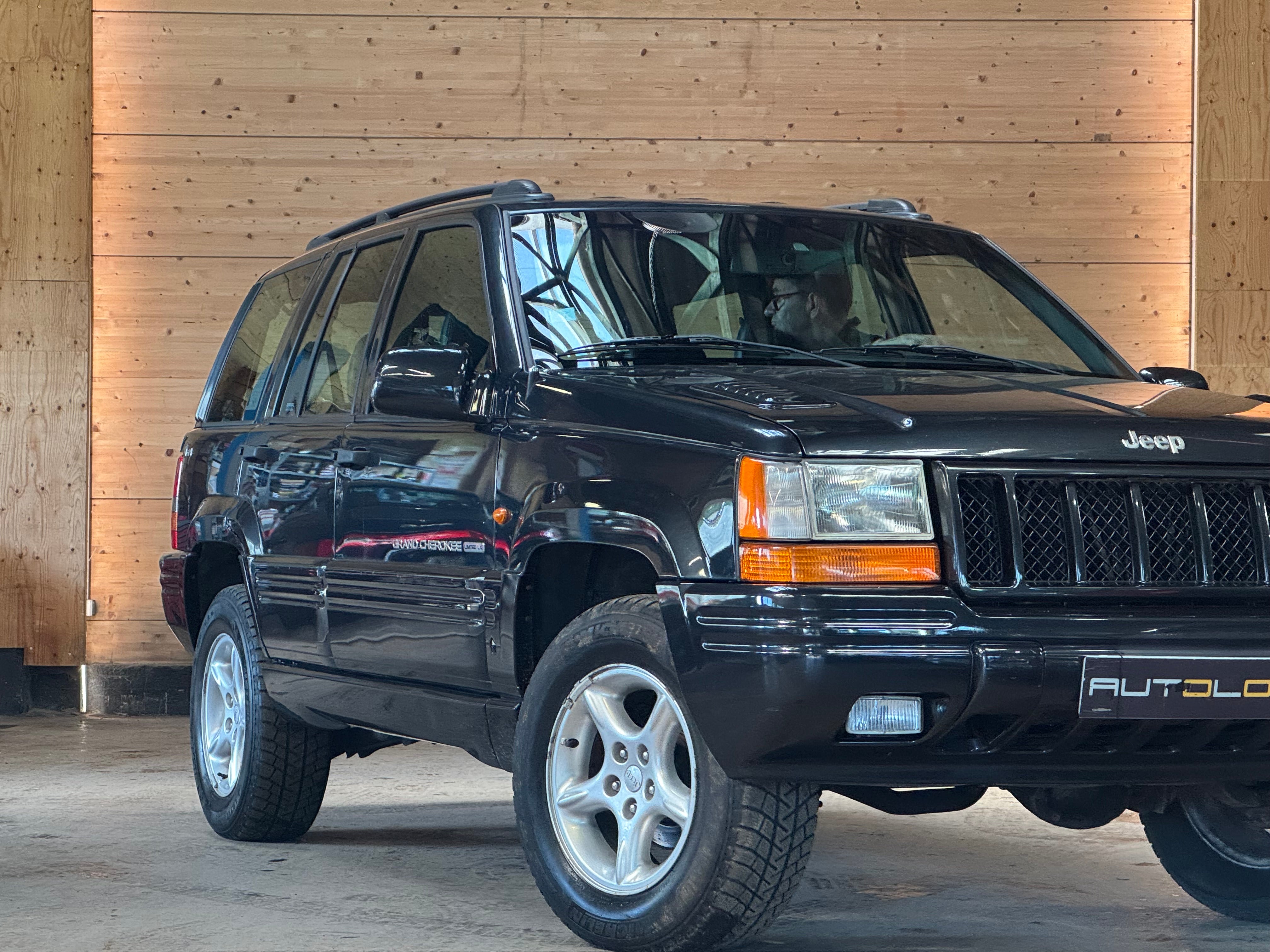 Jeep Grand Cherokee Limited LX 5.9