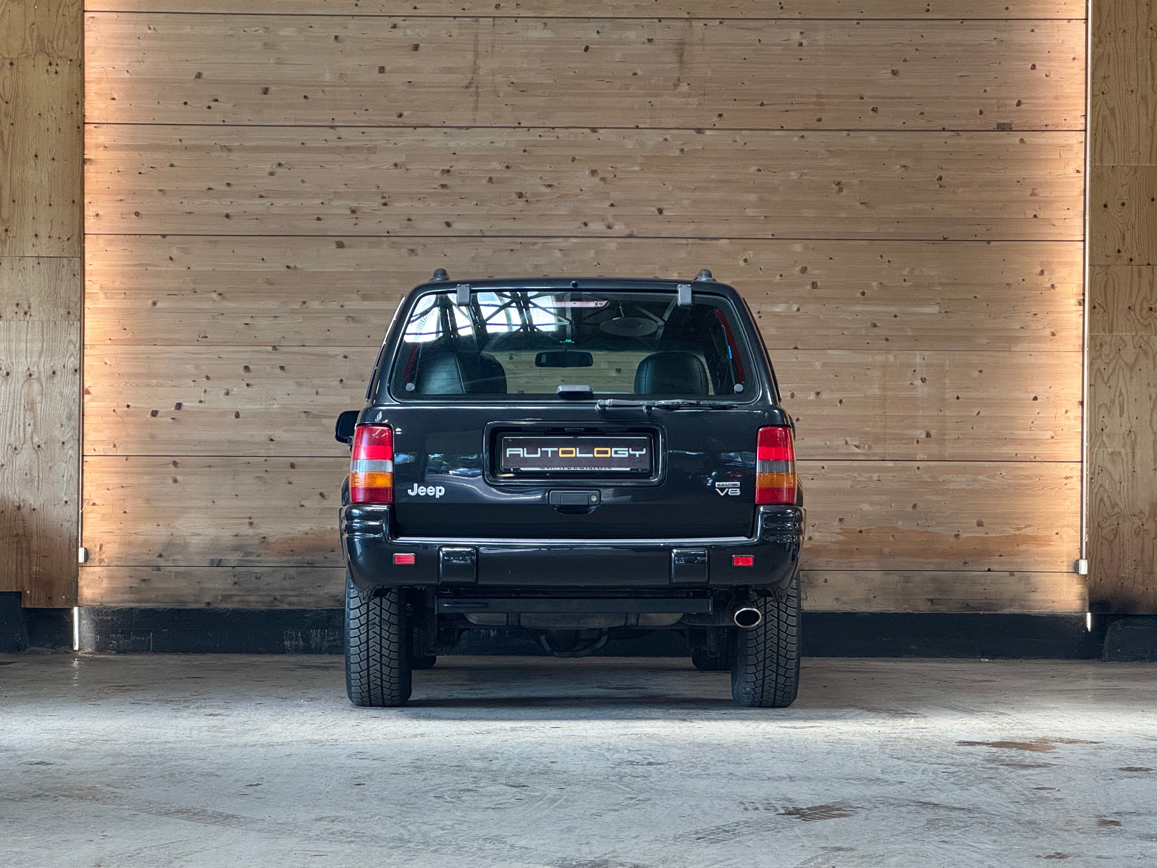 Jeep Grand Cherokee Limited LX 5.9