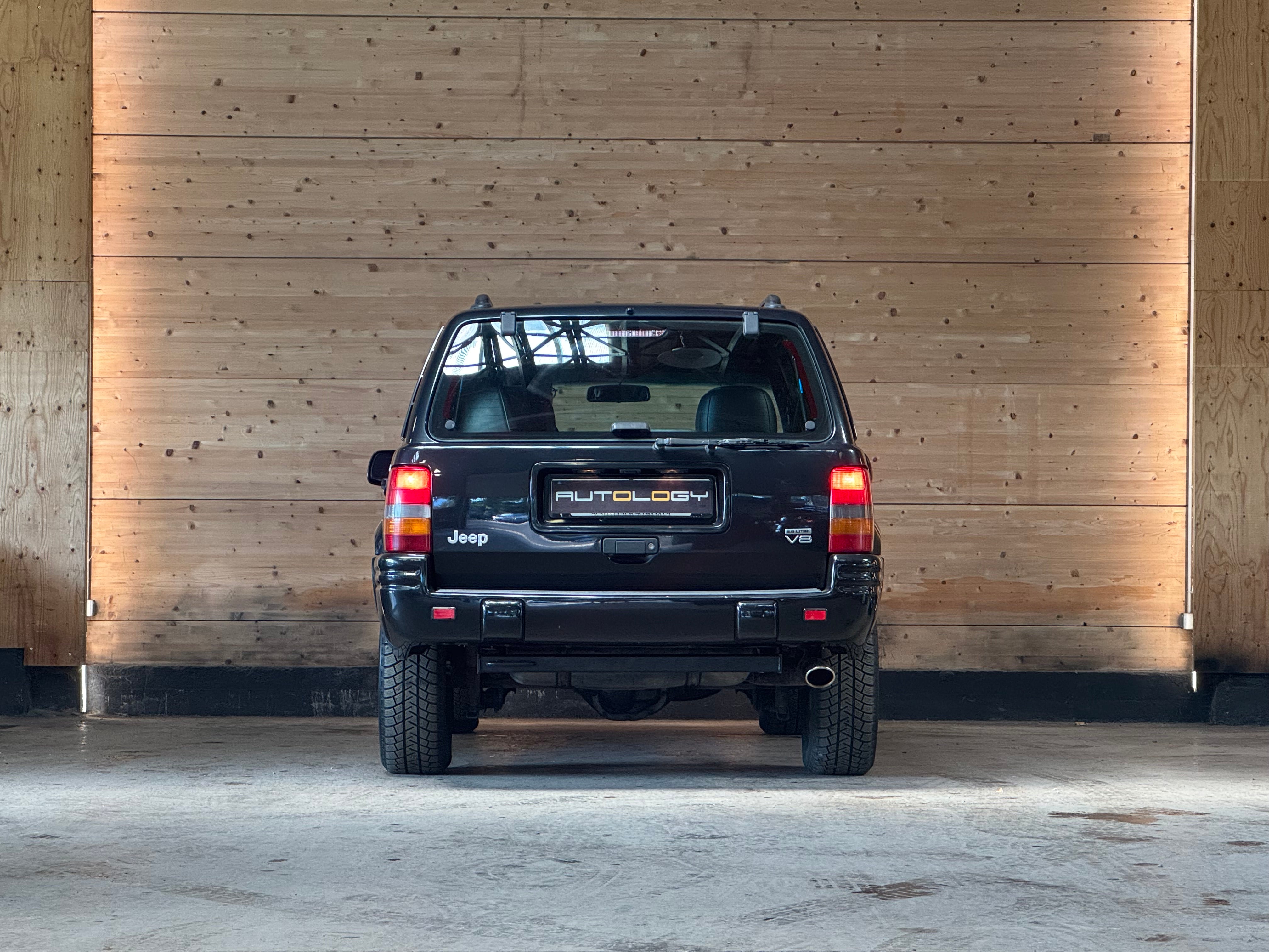 Jeep Grand Cherokee Limited LX 5.9