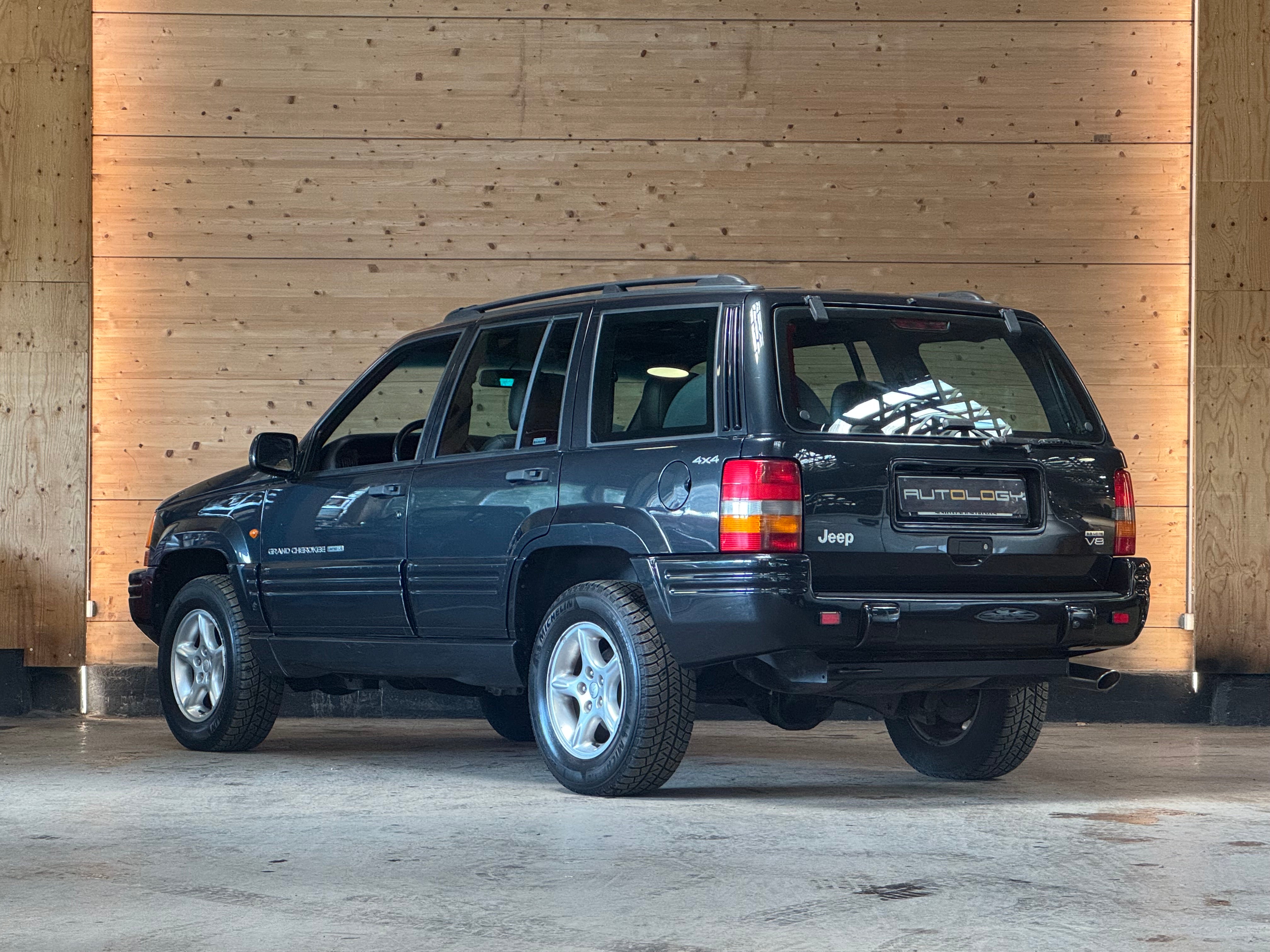 Jeep Grand Cherokee Limited LX 5.9