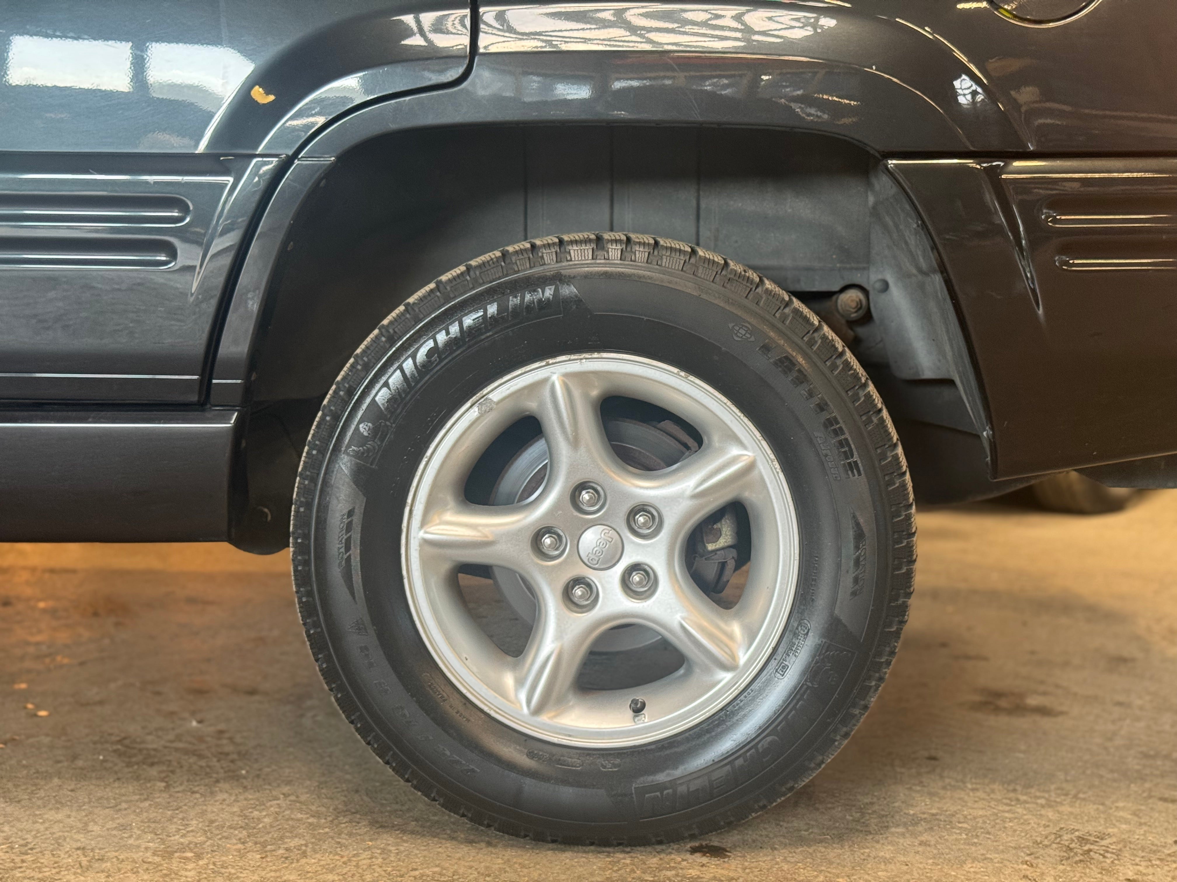 Jeep Grand Cherokee Limited LX 5.9