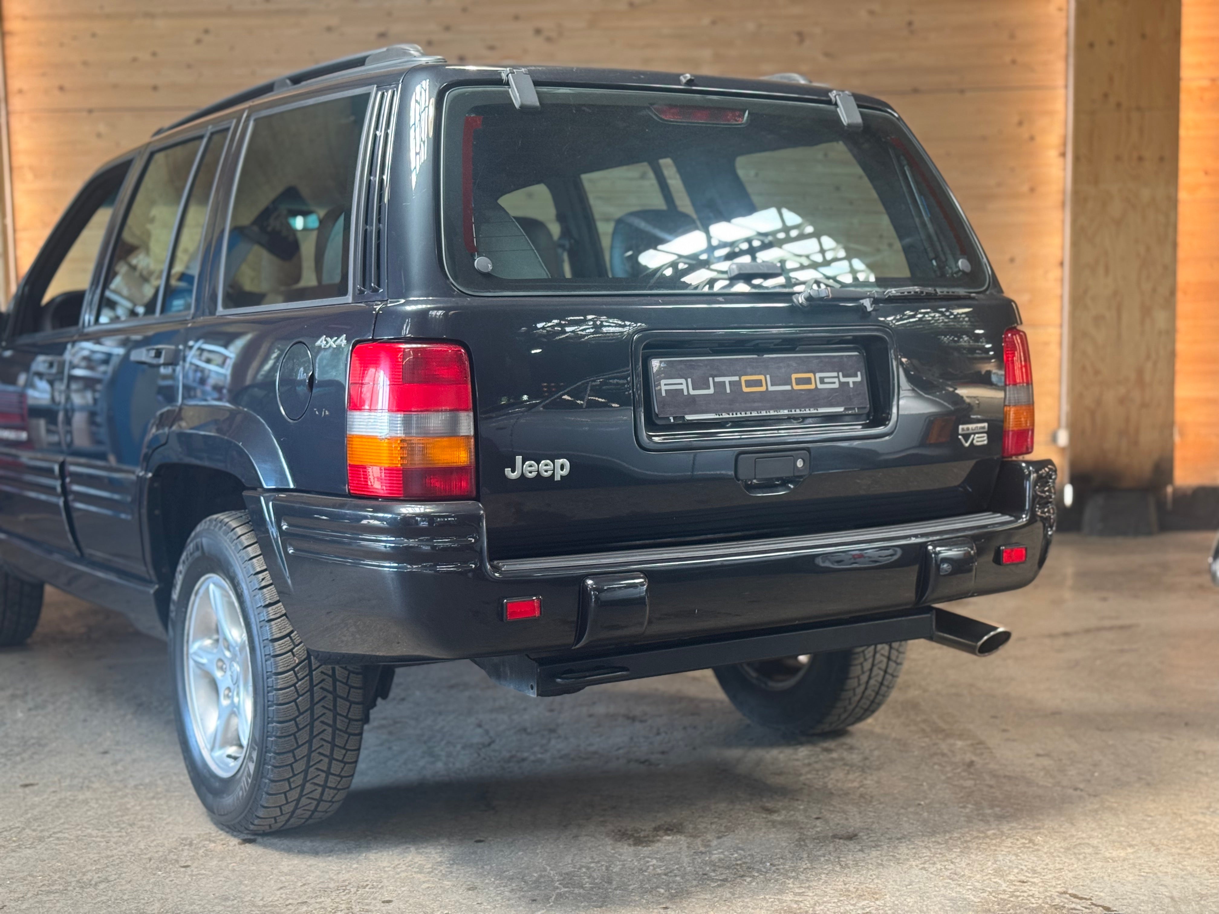 Jeep Grand Cherokee Limited LX 5.9