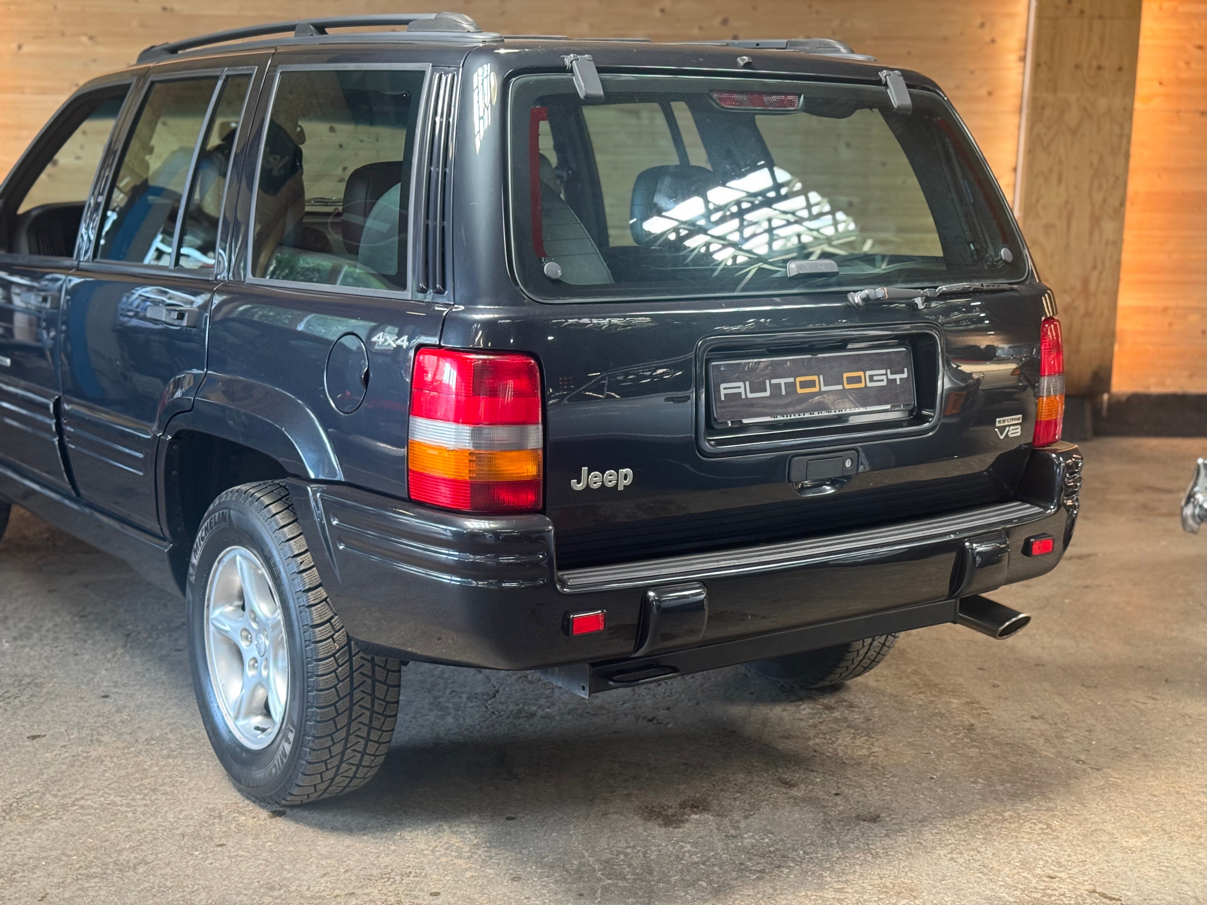 Jeep Grand Cherokee Limited LX 5.9