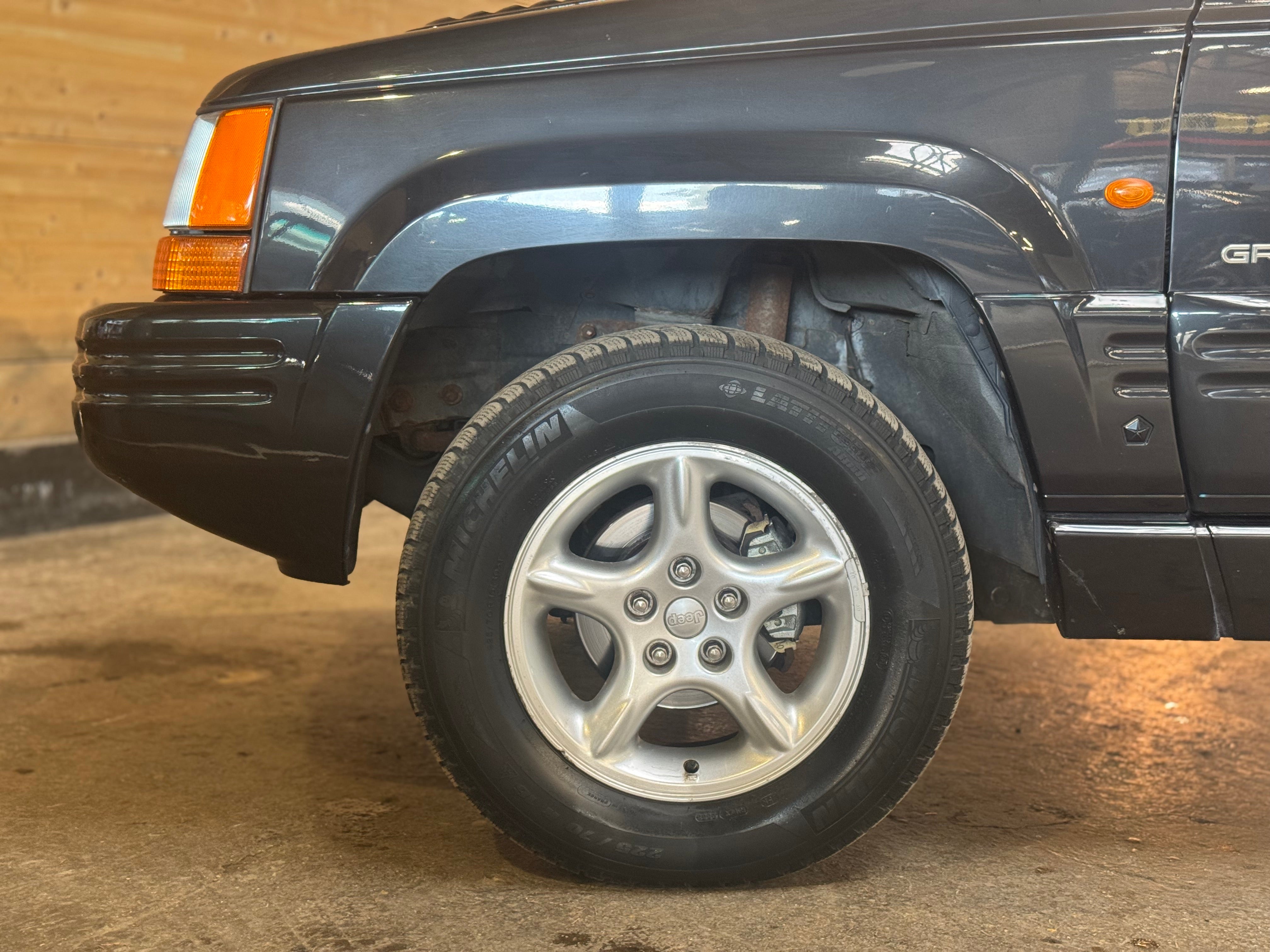 Jeep Grand Cherokee Limited LX 5.9