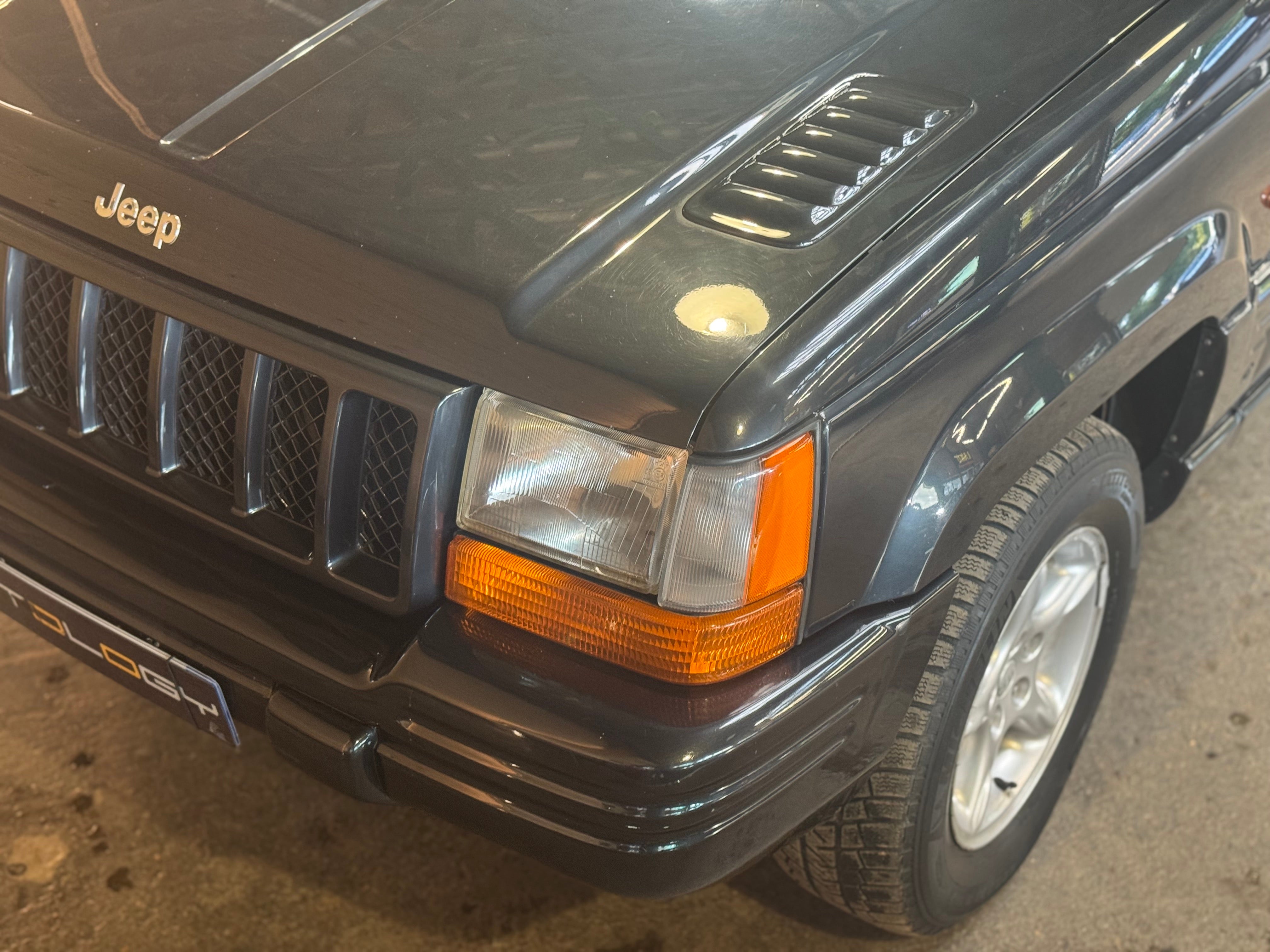 Jeep Grand Cherokee Limited LX 5.9