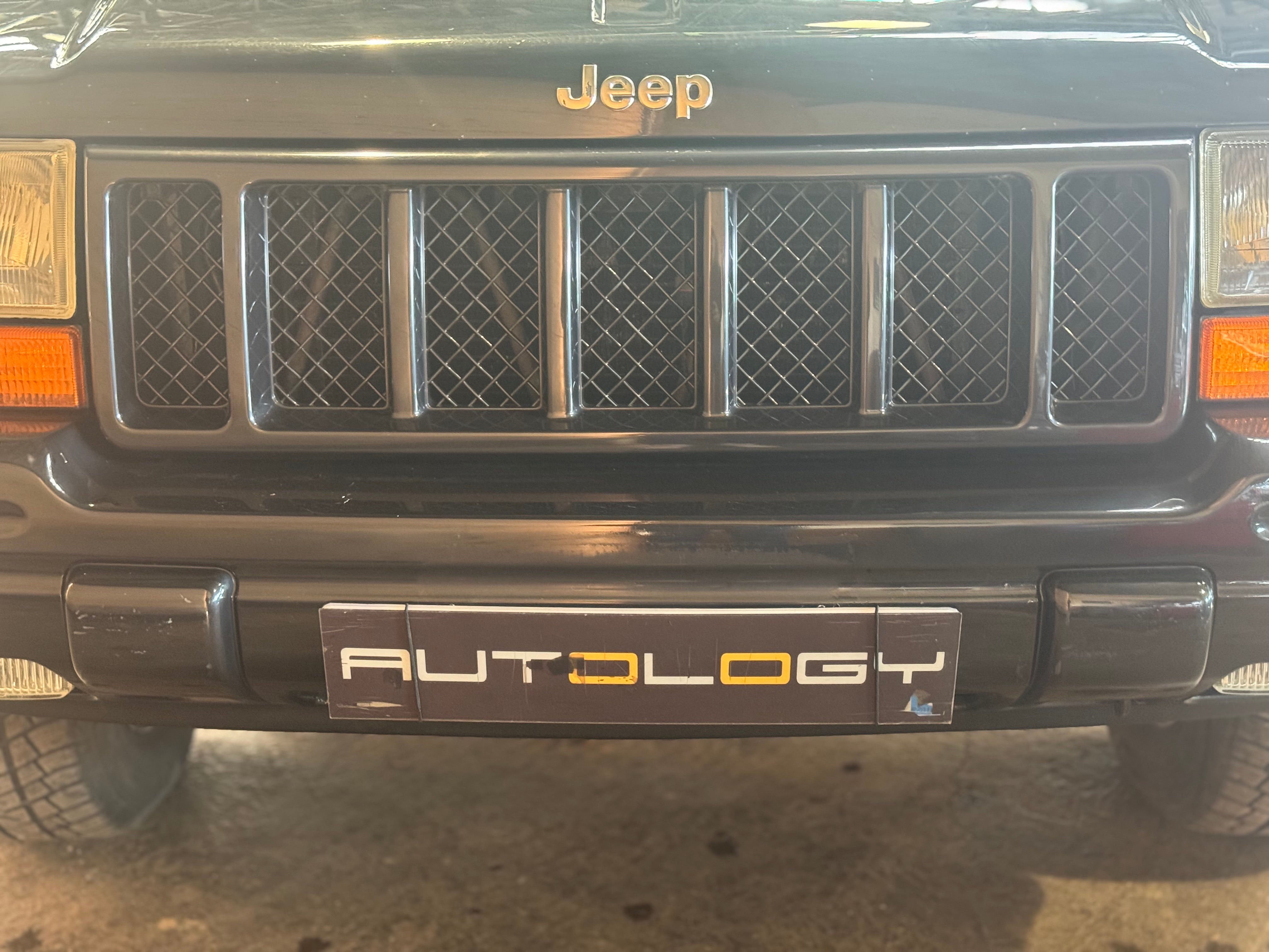 Jeep Grand Cherokee Limited LX 5.9