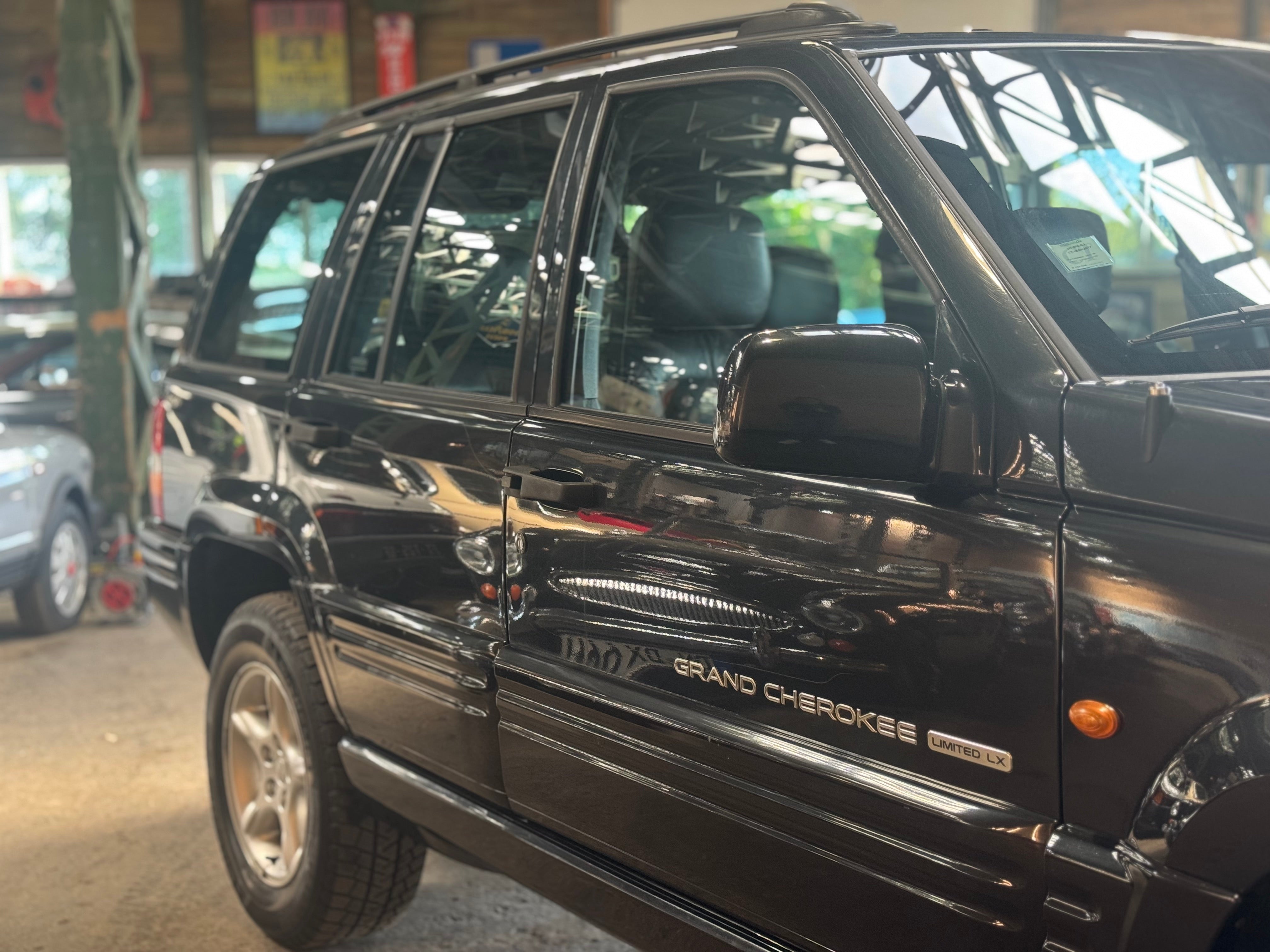 Jeep Grand Cherokee Limited LX 5.9