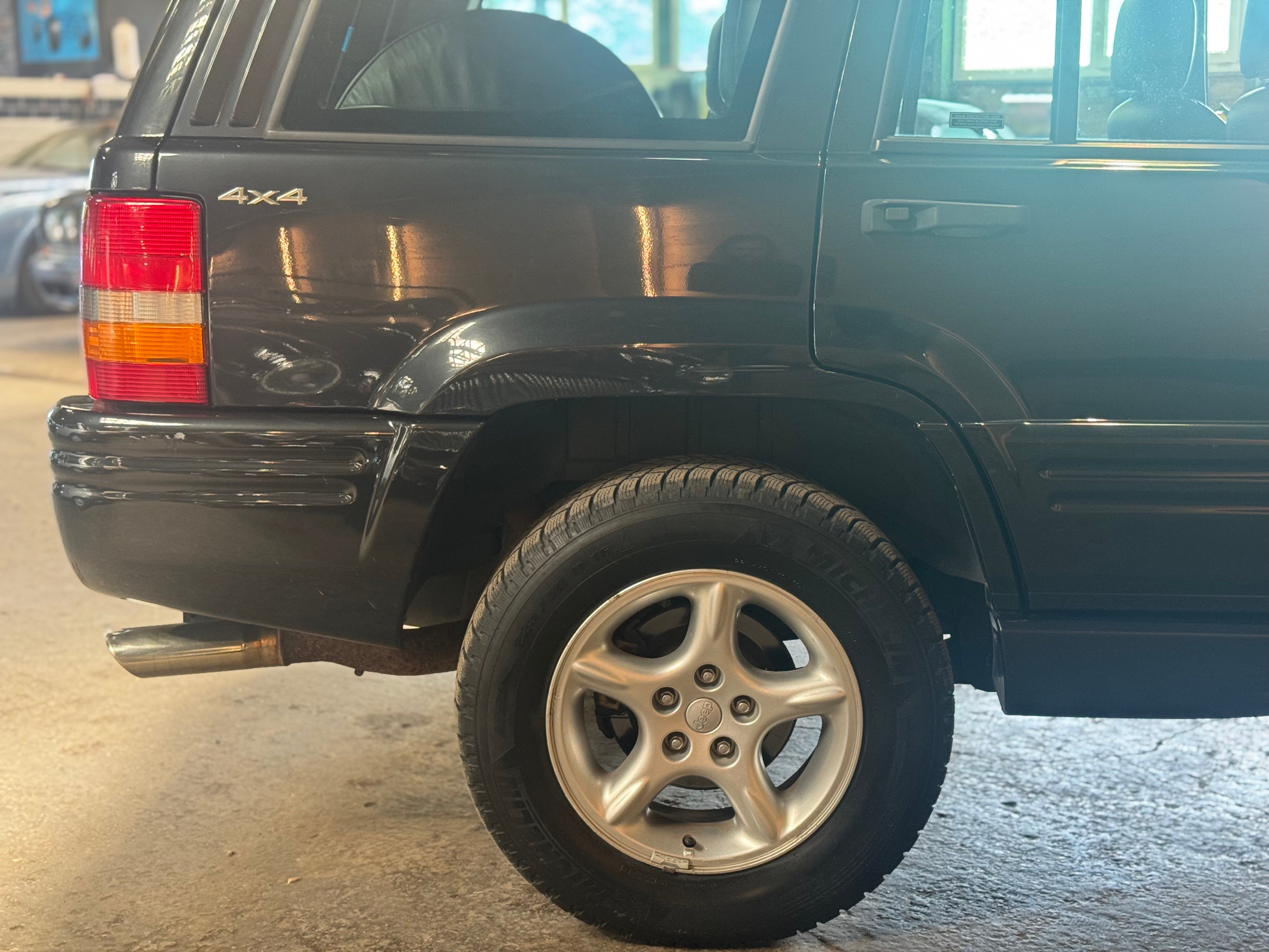 Jeep Grand Cherokee Limited LX 5.9