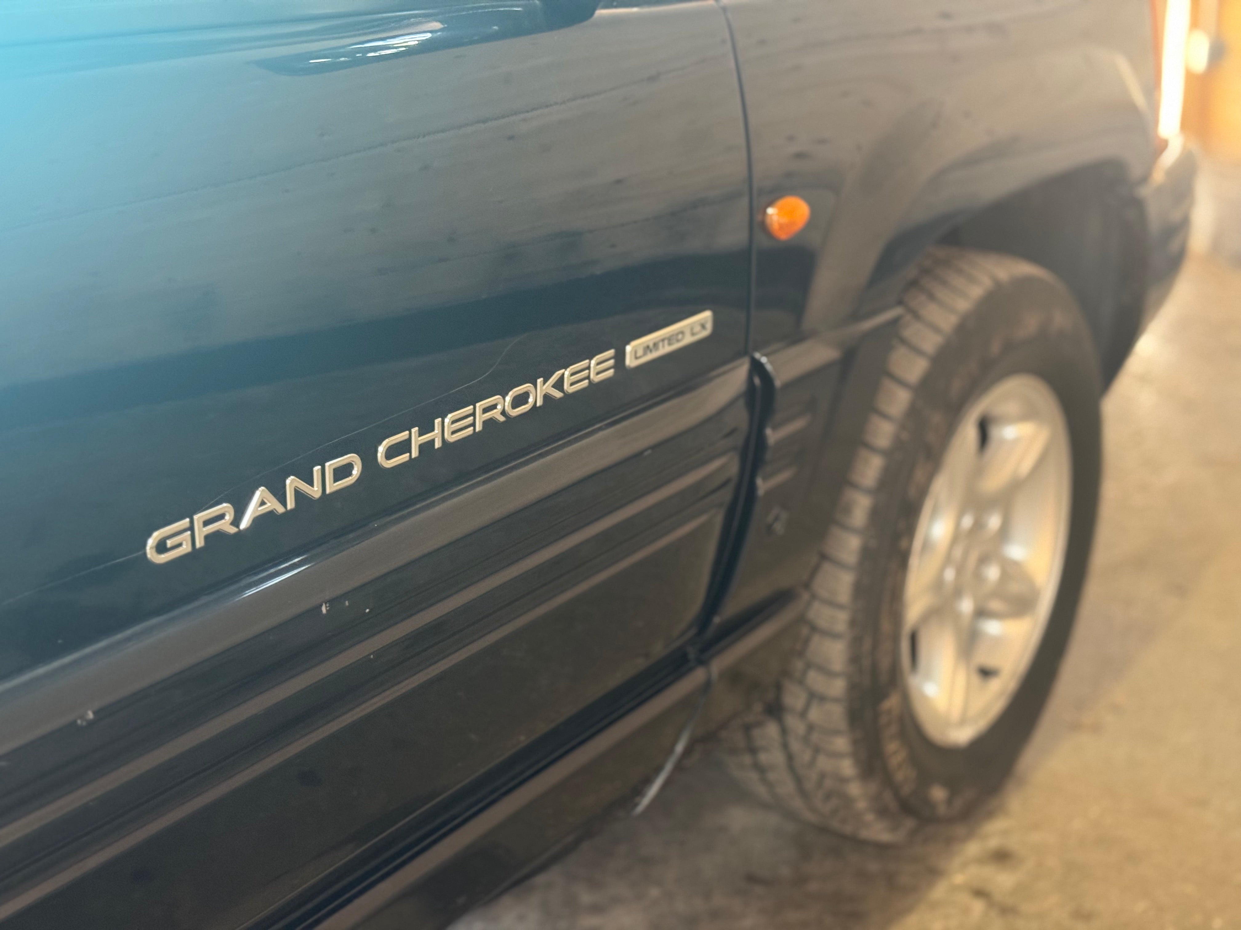 Jeep Grand Cherokee Limited LX 5.9