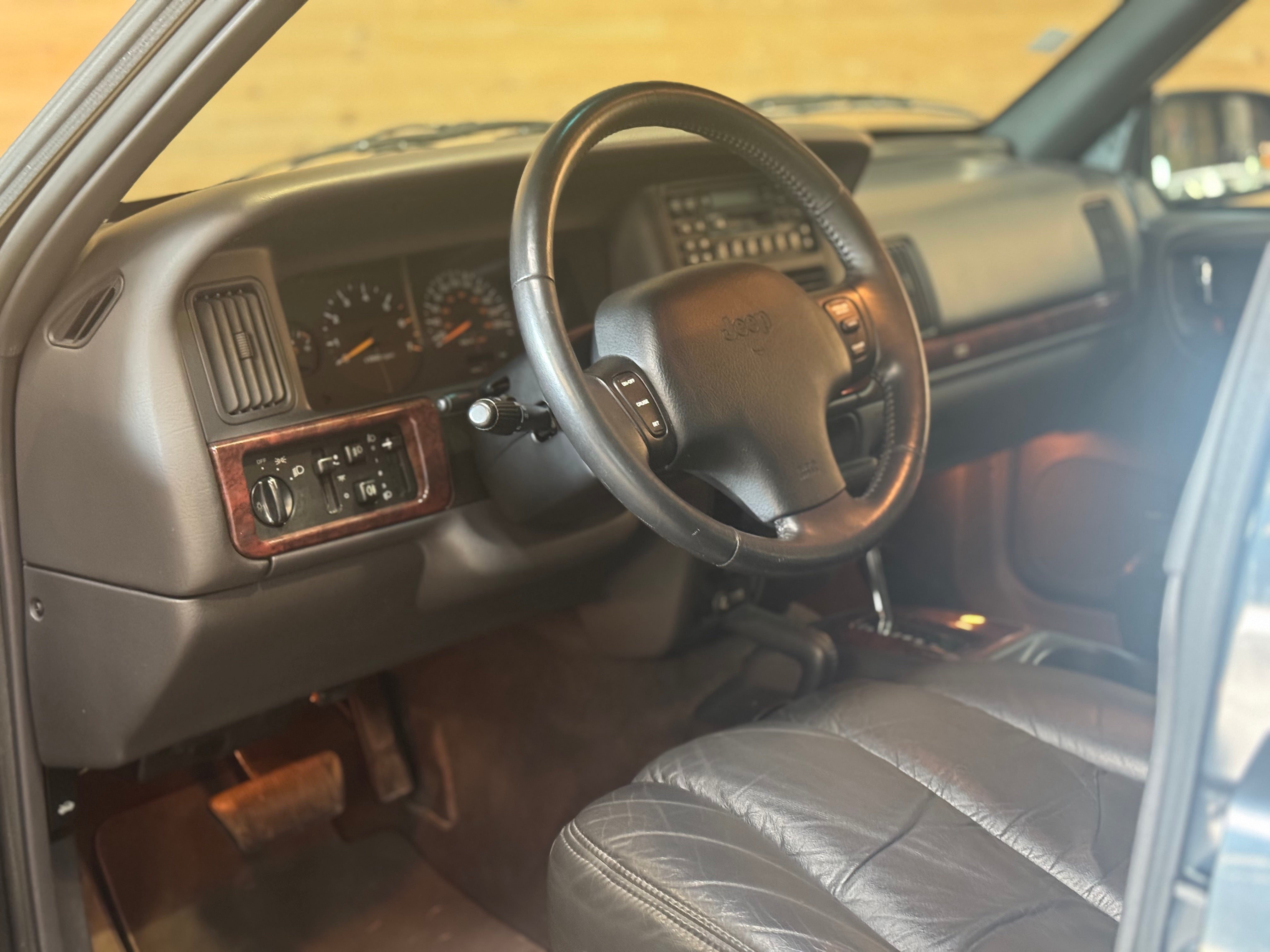Jeep Grand Cherokee Limited LX 5.9