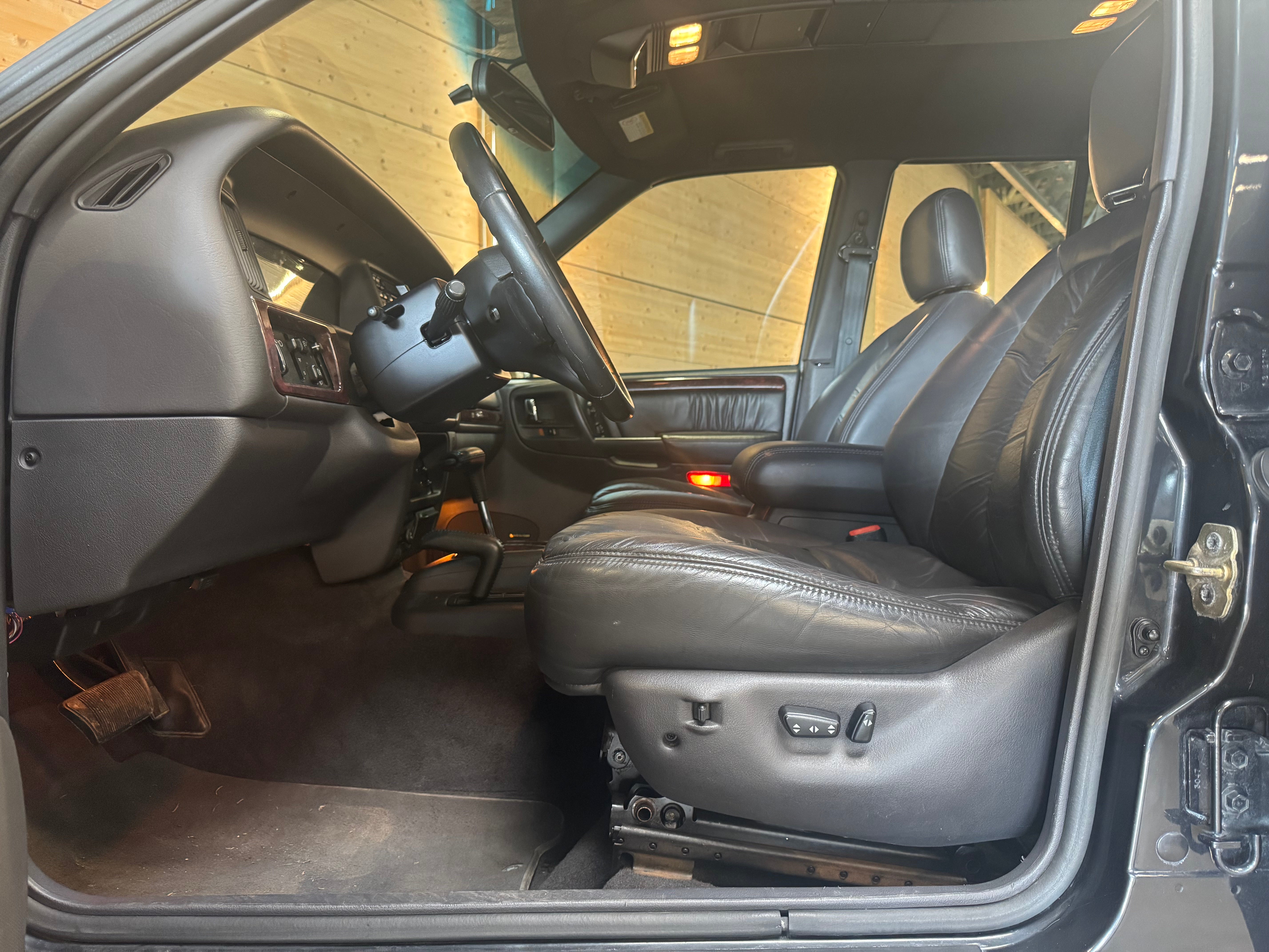Jeep Grand Cherokee Limited LX 5.9