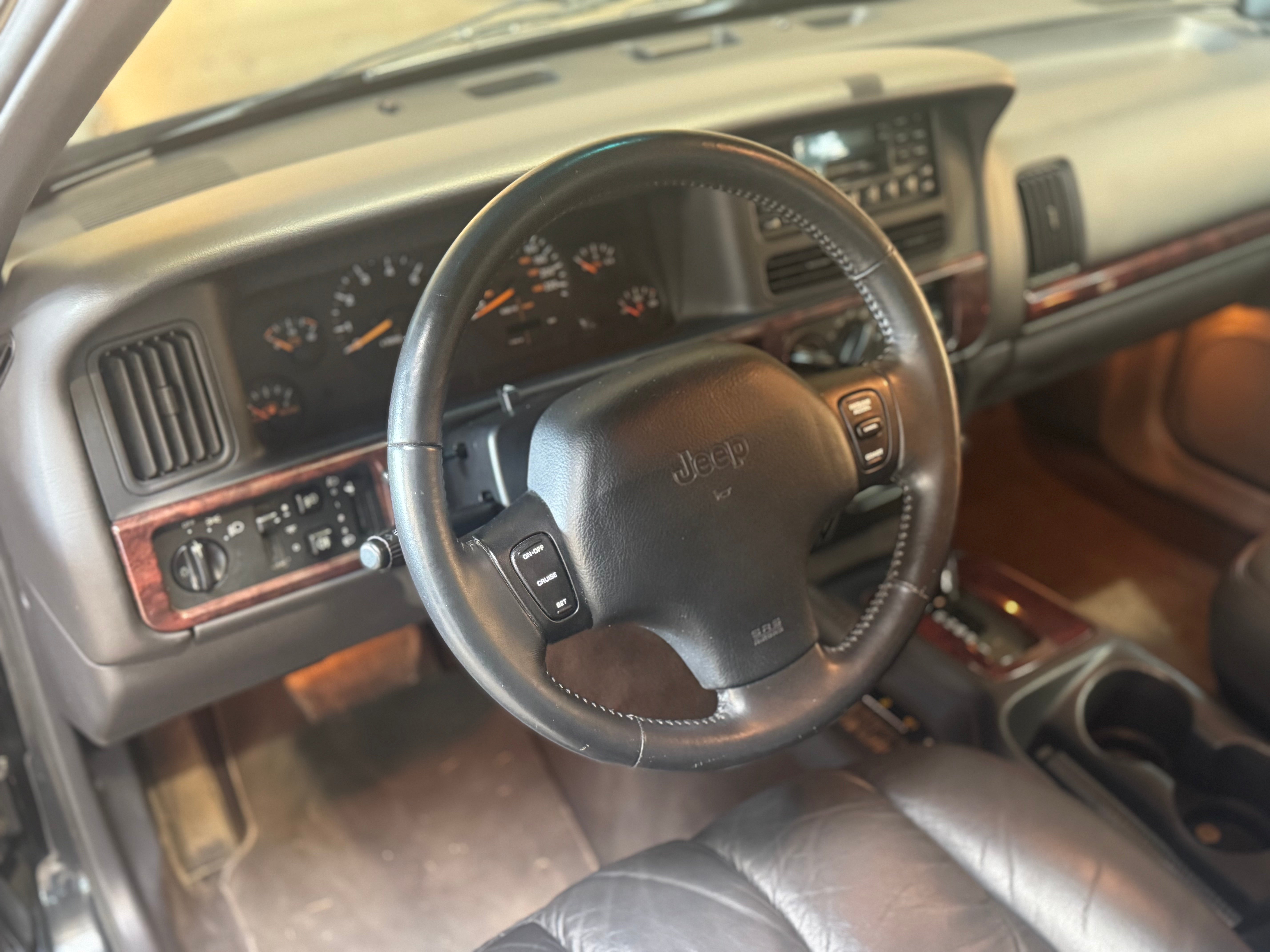 Jeep Grand Cherokee Limited LX 5.9