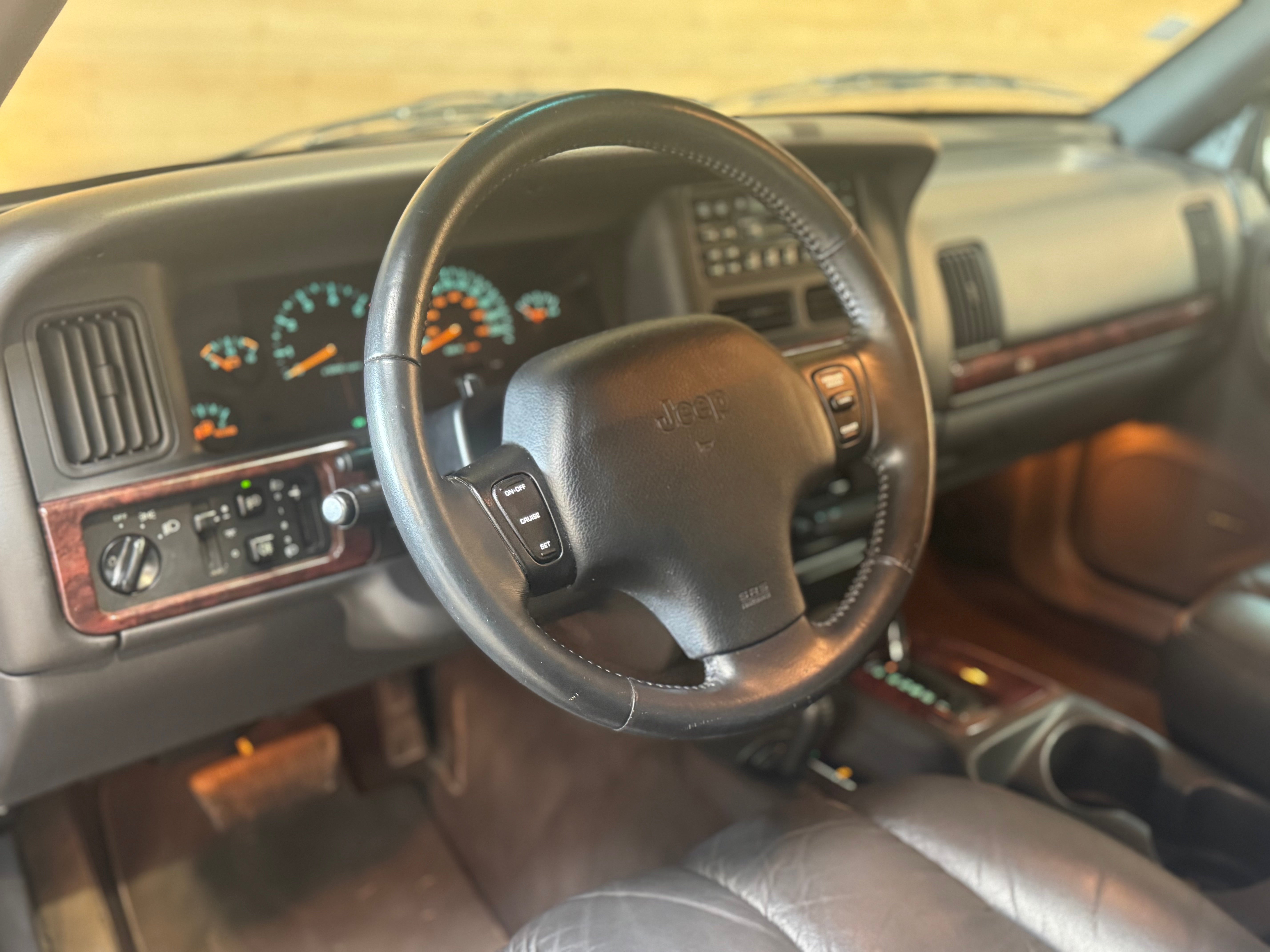 Jeep Grand Cherokee Limited LX 5.9