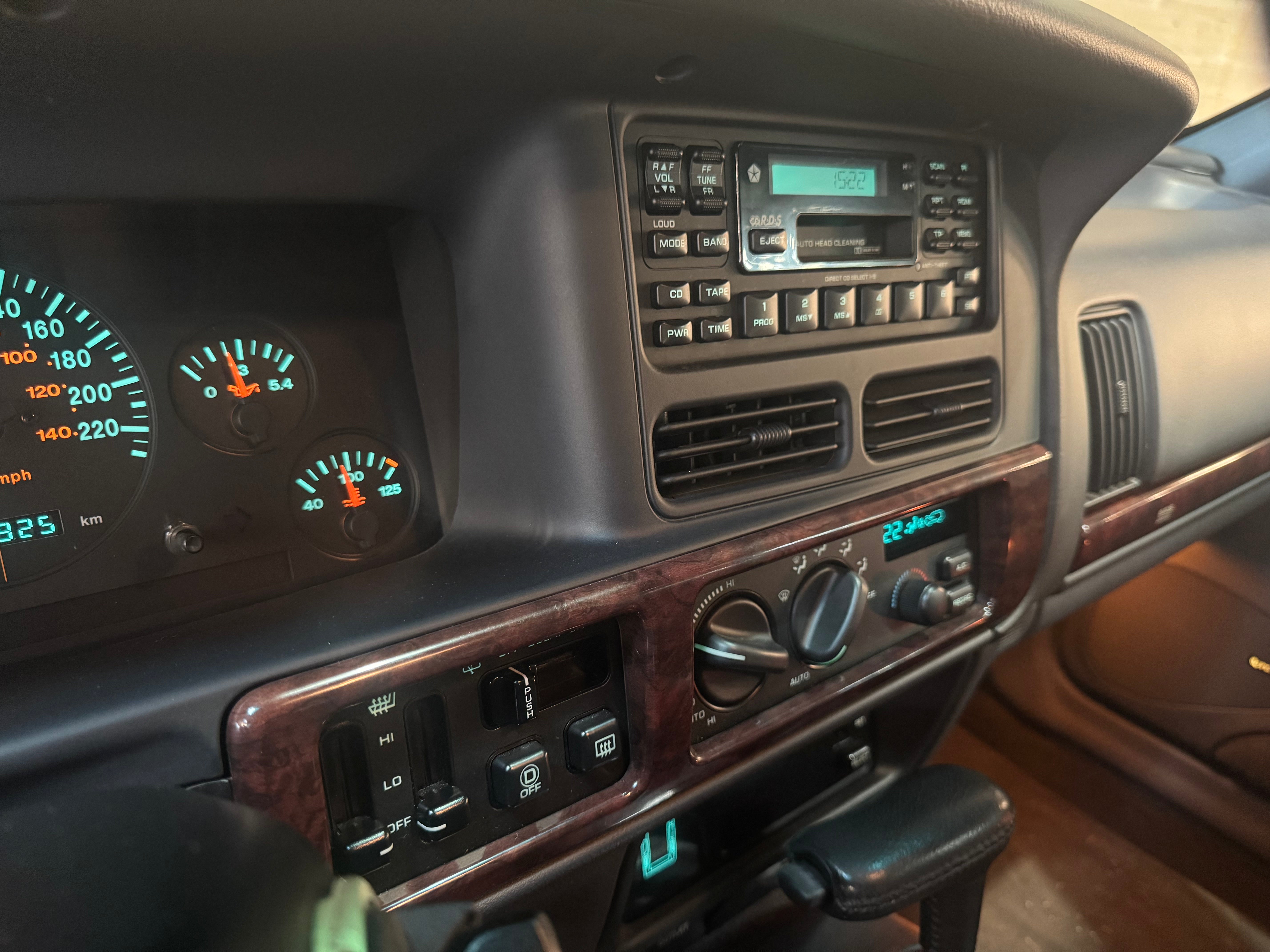Jeep Grand Cherokee Limited LX 5.9