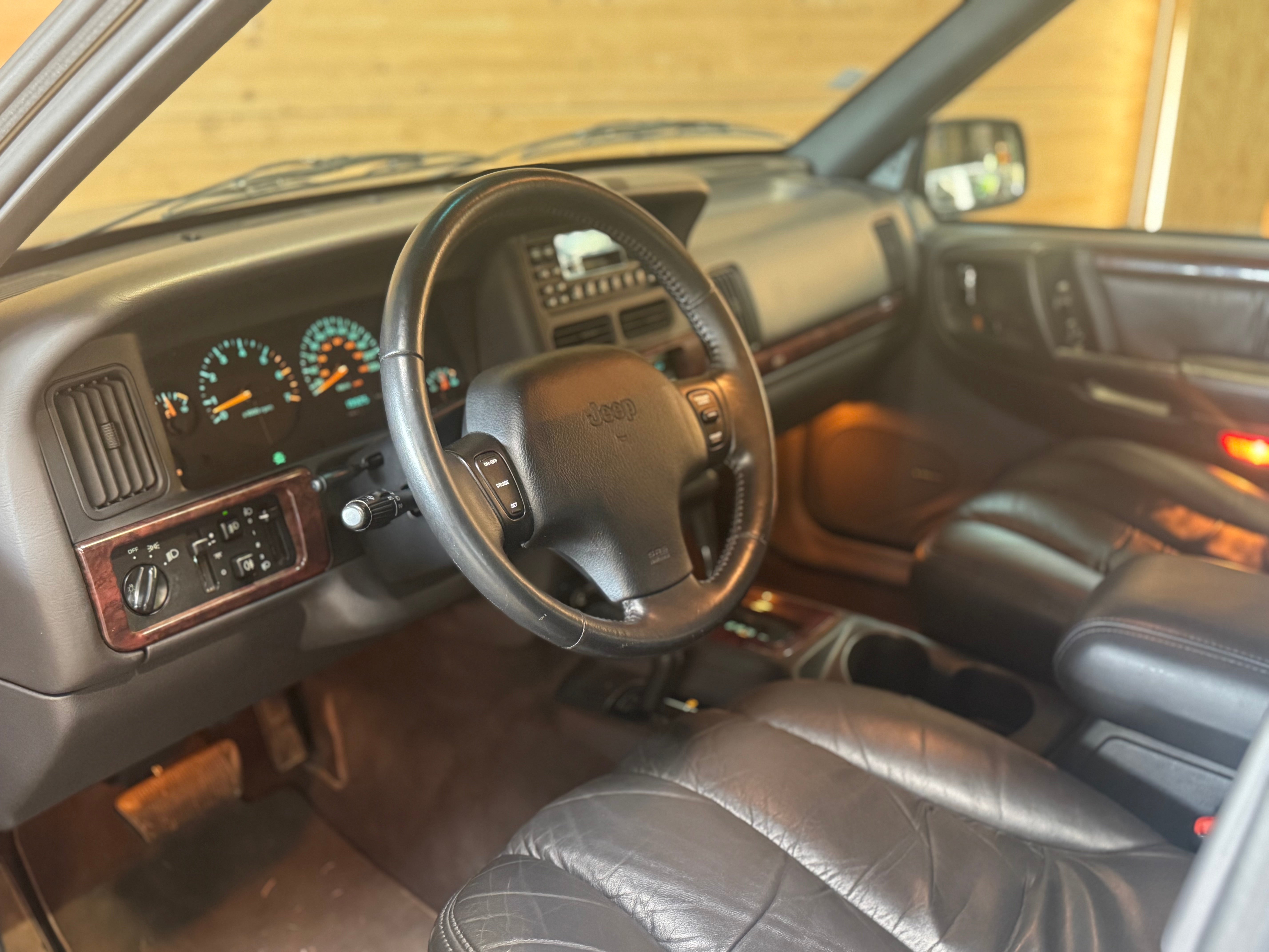 Jeep Grand Cherokee Limited LX 5.9