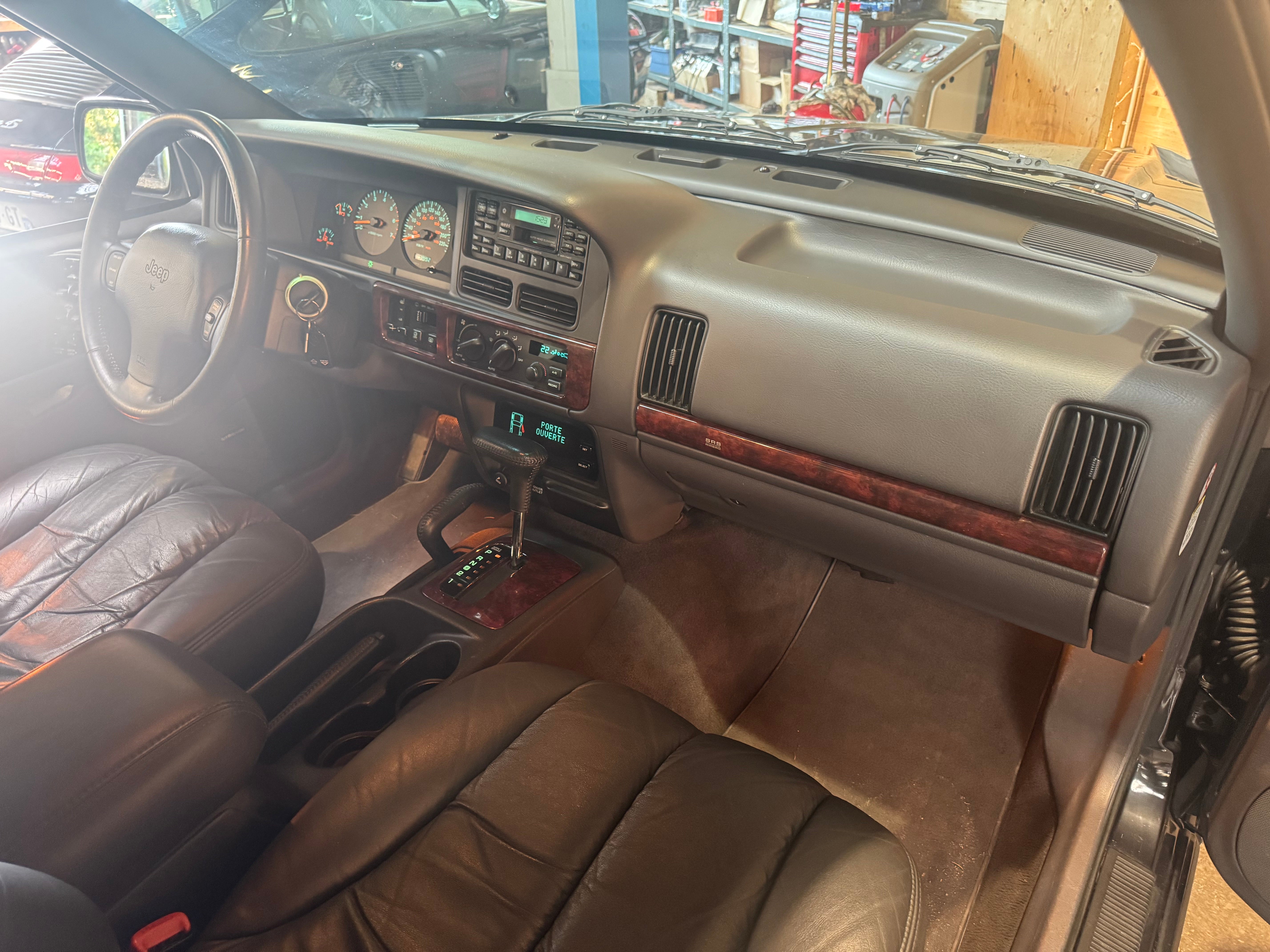 Jeep Grand Cherokee Limited LX 5.9