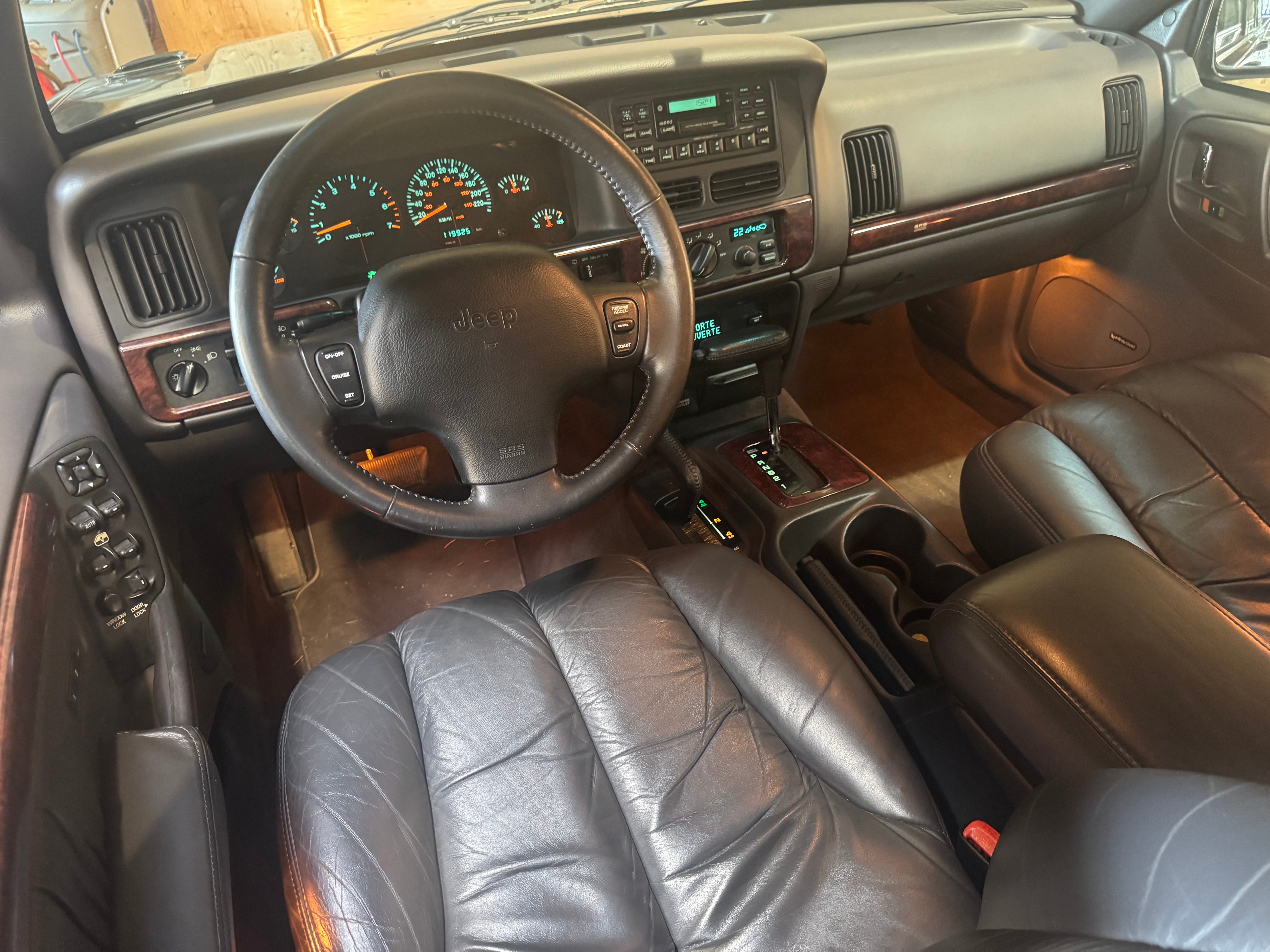 Jeep Grand Cherokee Limited LX 5.9