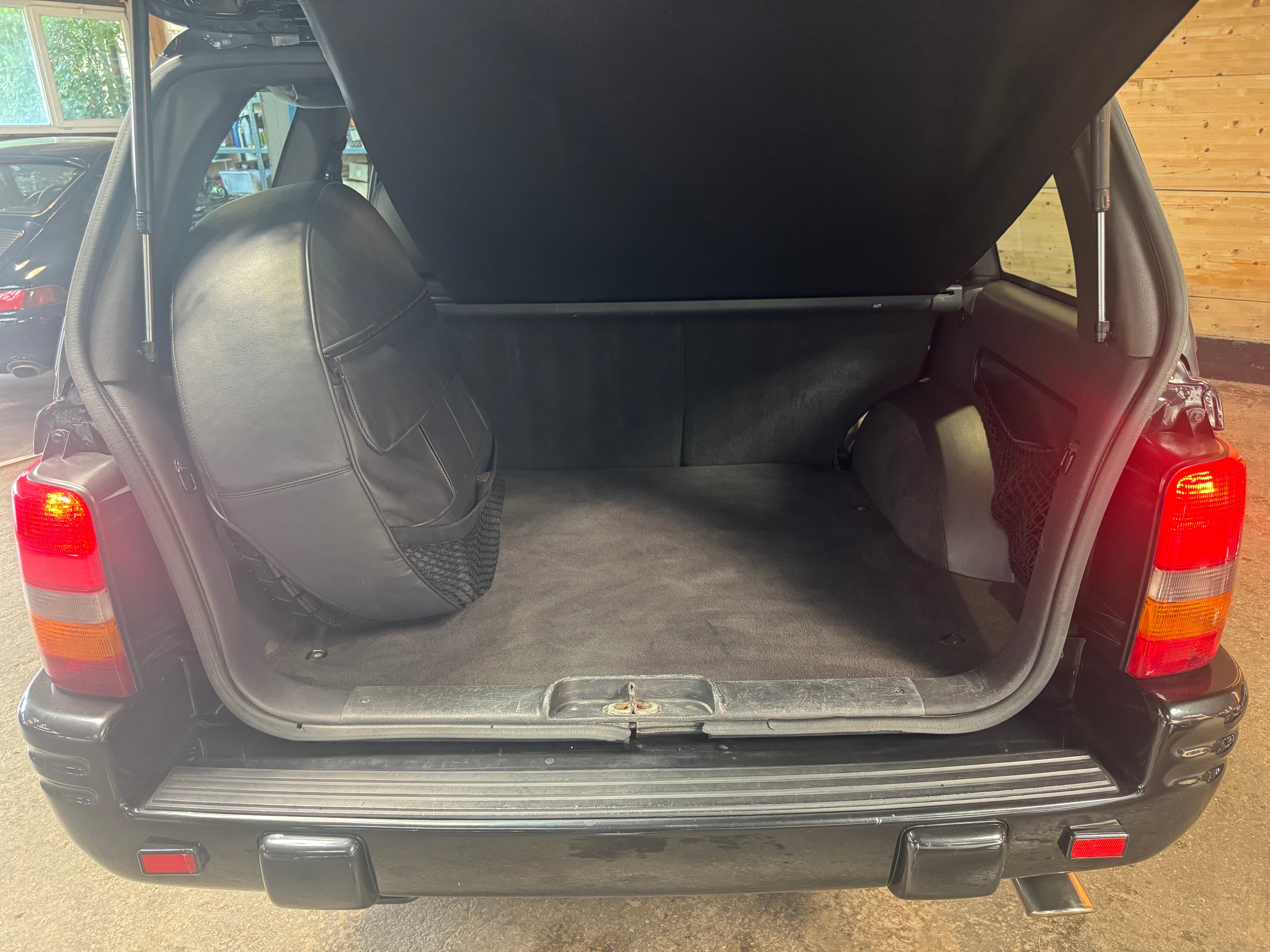 Jeep Grand Cherokee Limited LX 5.9