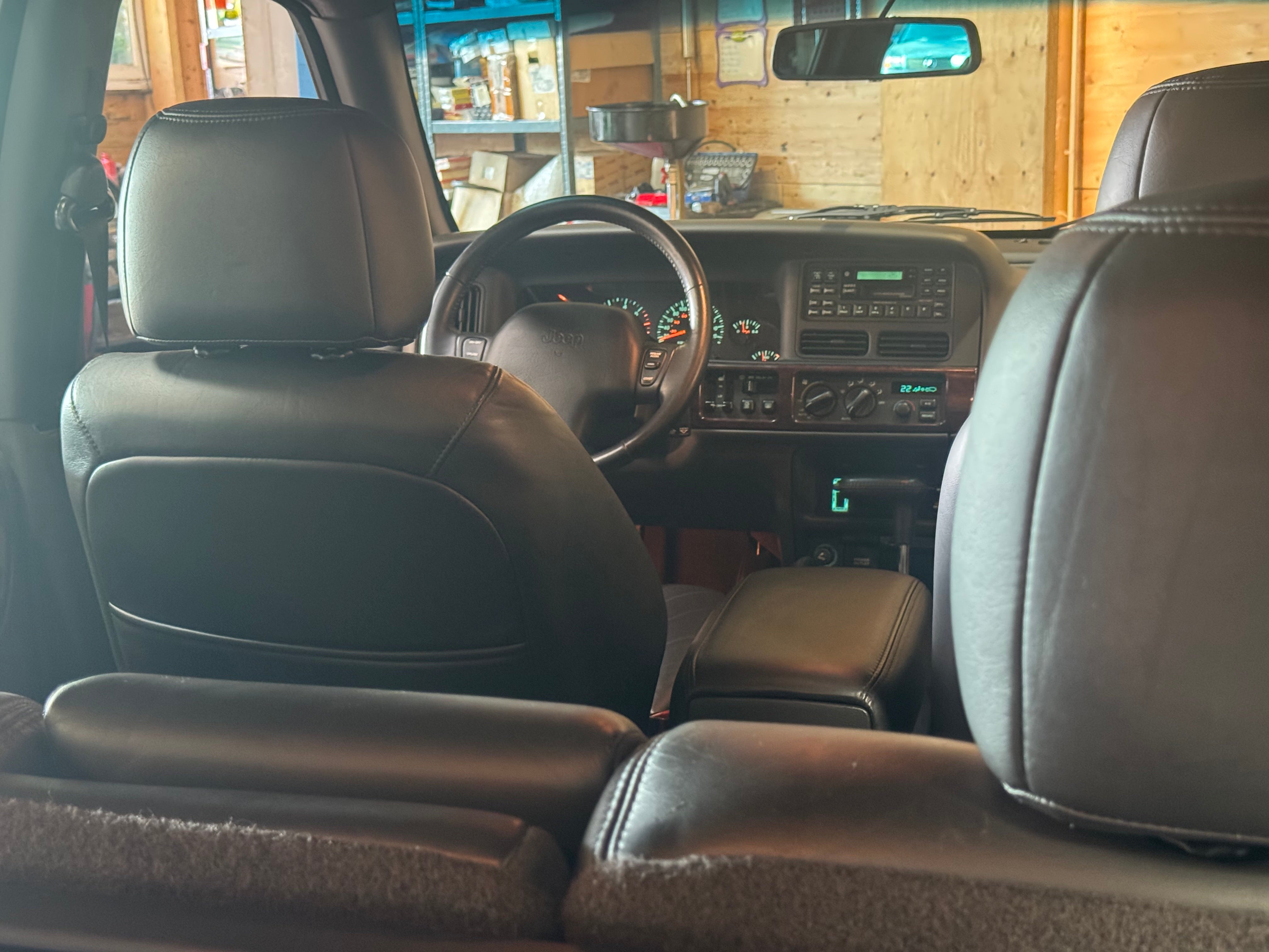 Jeep Grand Cherokee Limited LX 5.9