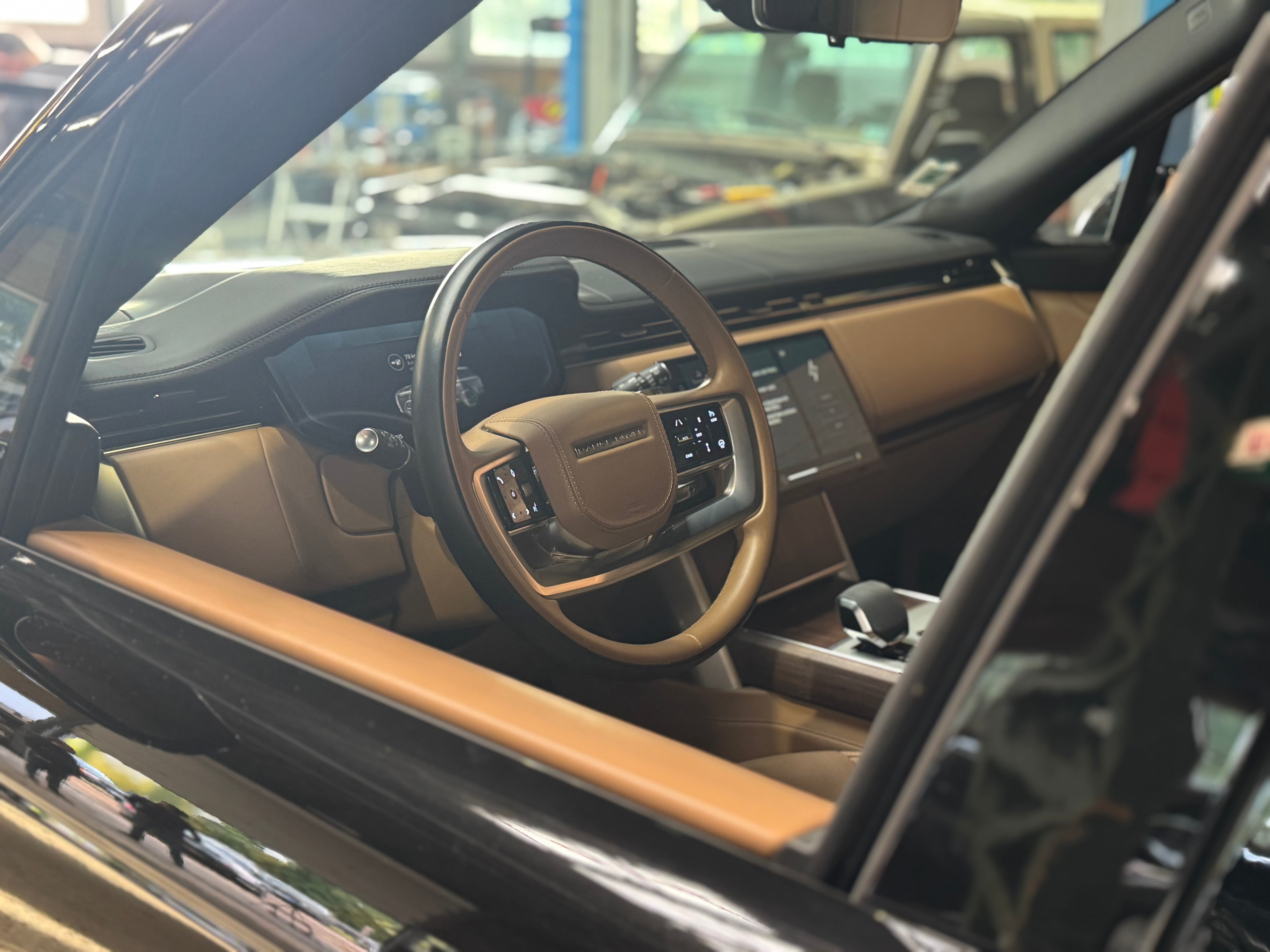 Land Rover Range Rover P550e Autobiography