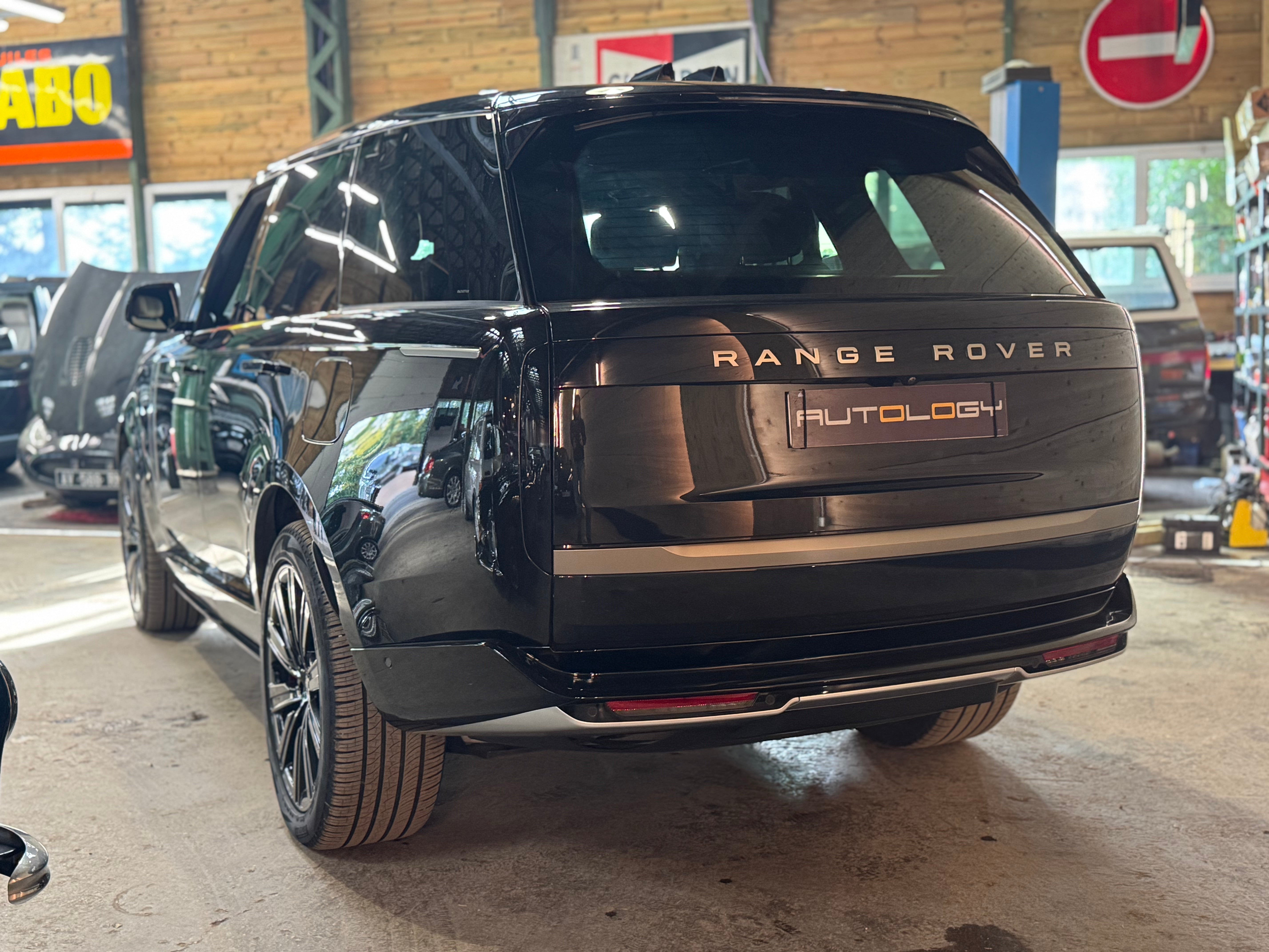 Land Rover Range Rover P550e Autobiography