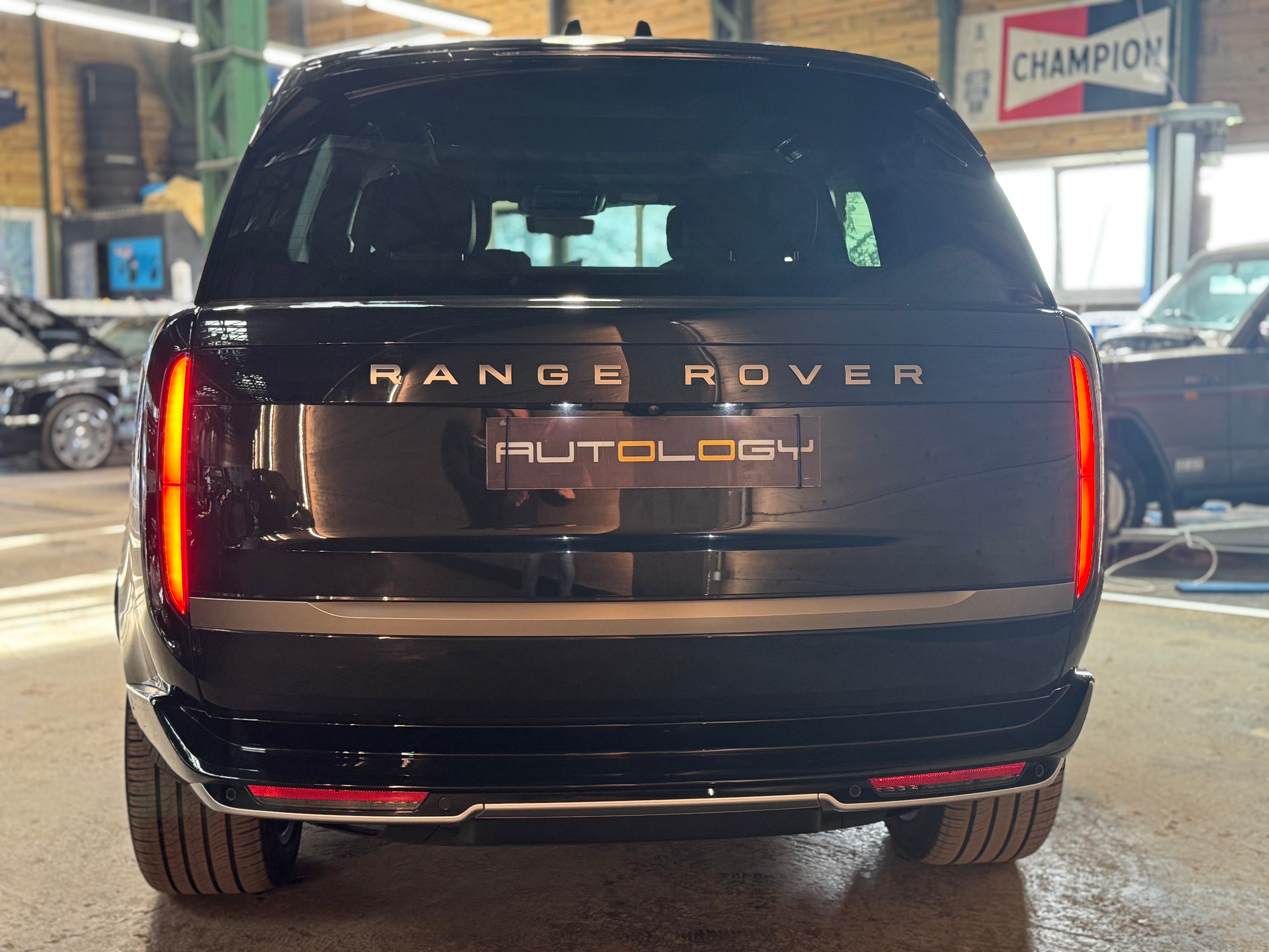 Land Rover Range Rover P550e Autobiography