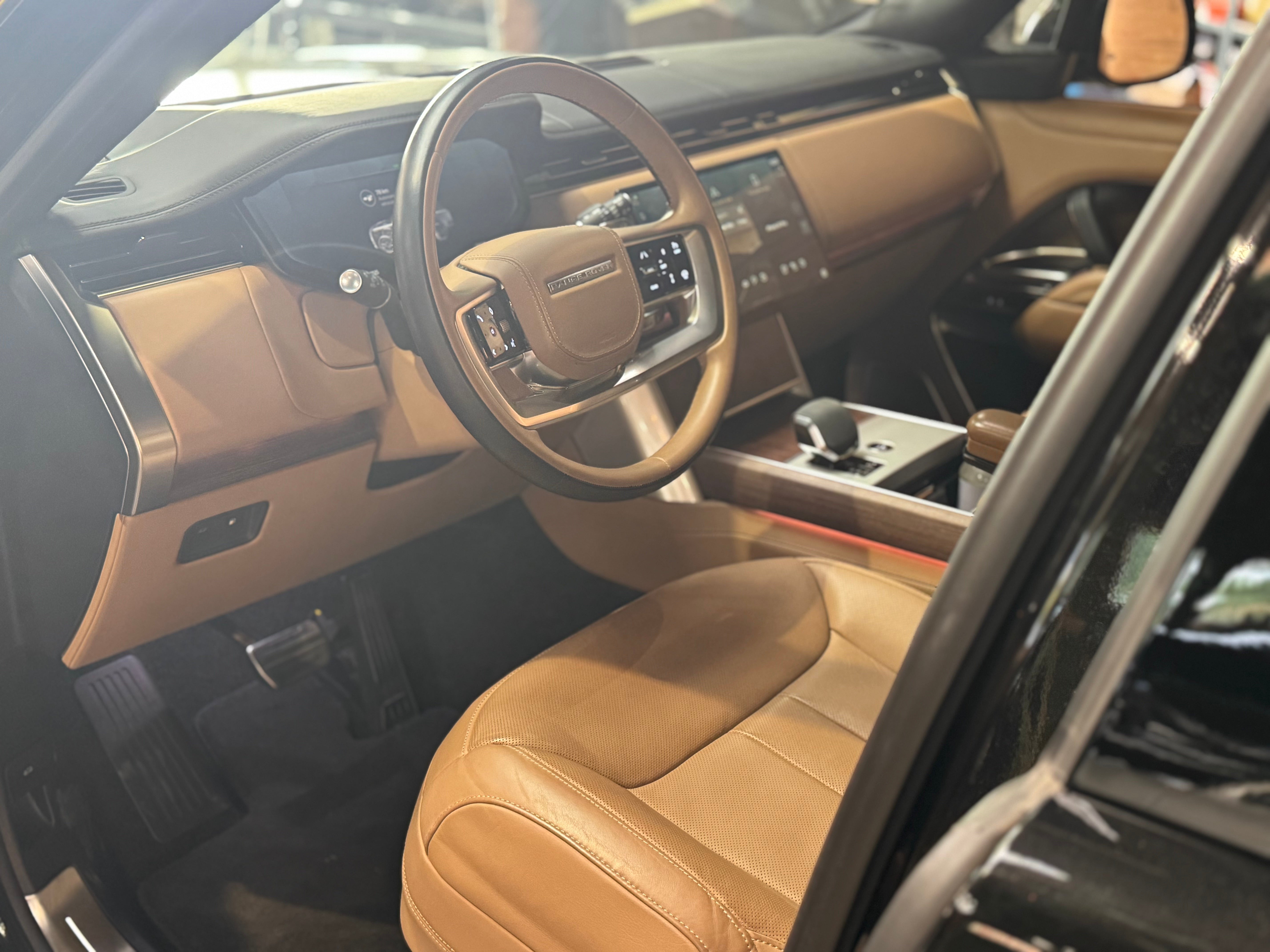 Land Rover Range Rover P550e Autobiography