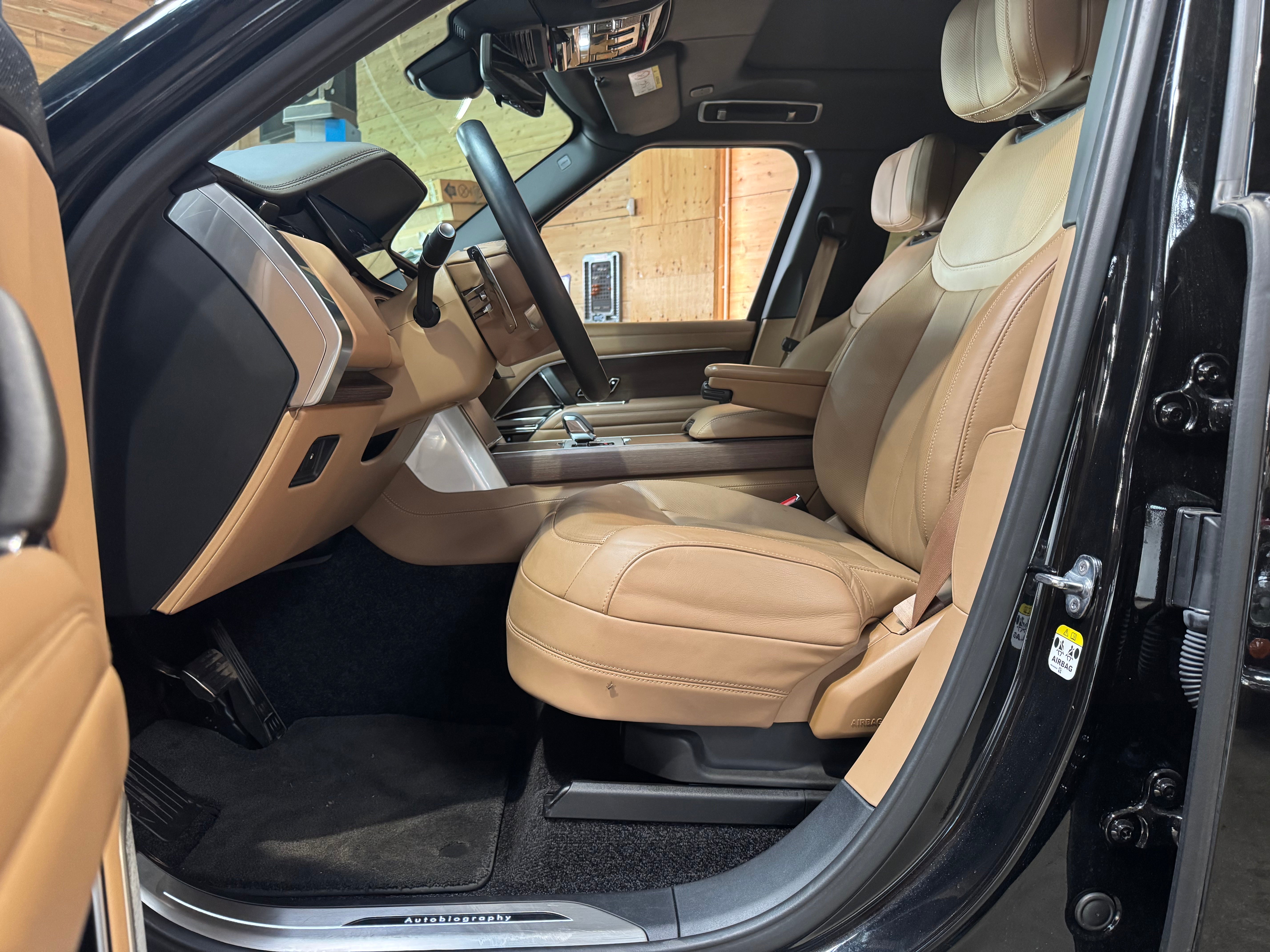 Land Rover Range Rover P550e Autobiography