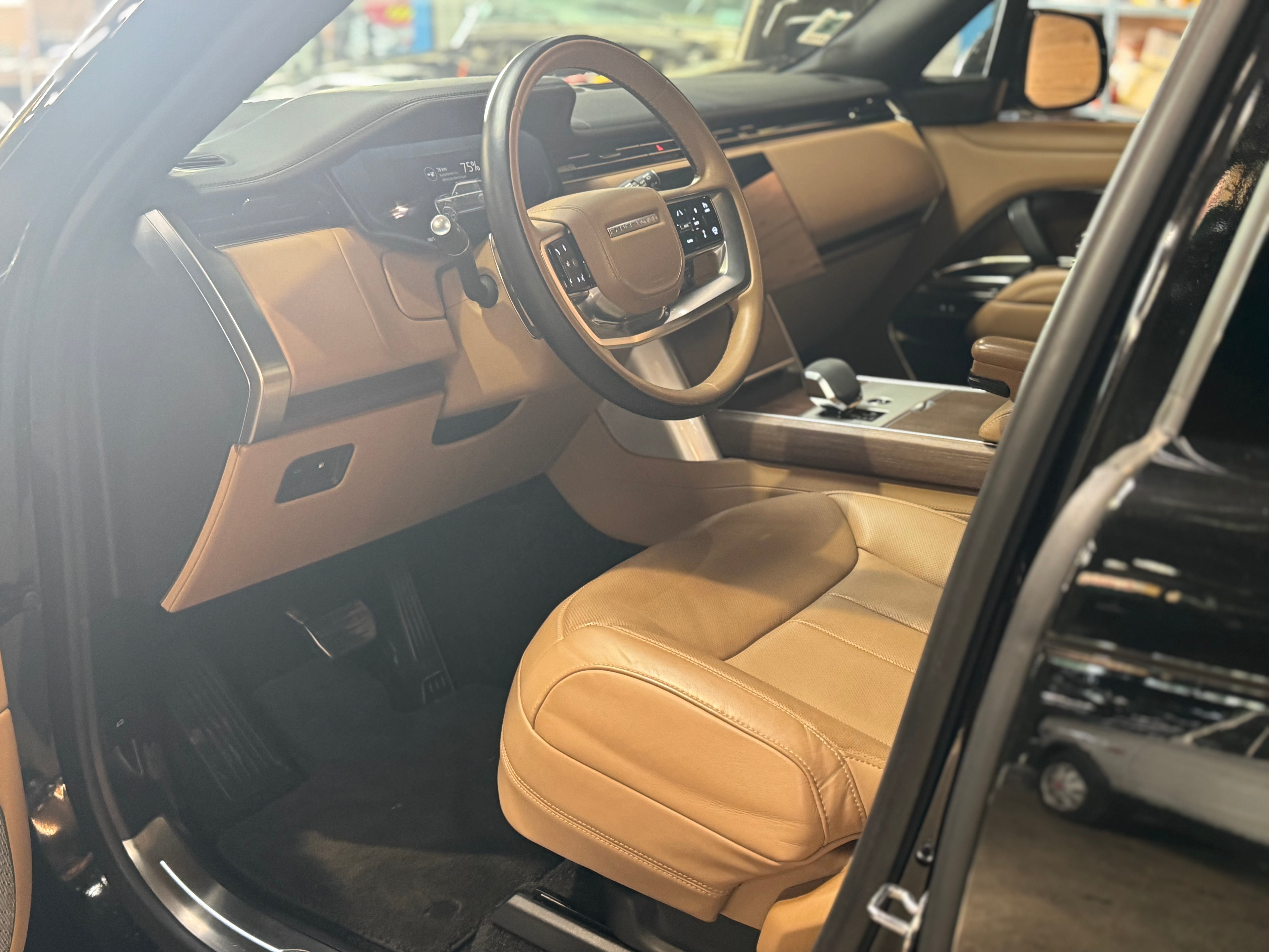 Land Rover Range Rover P550e Autobiography