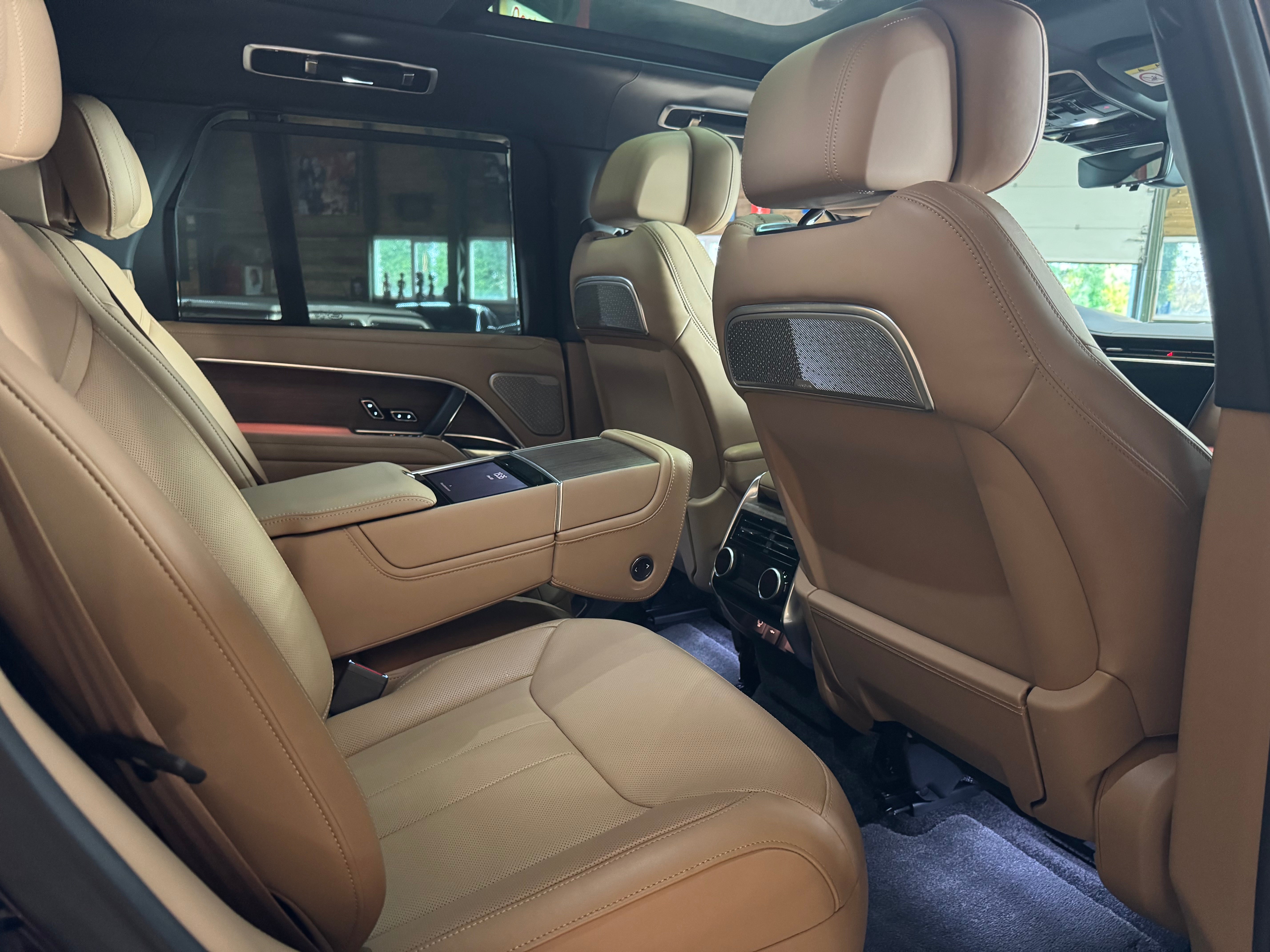 Land Rover Range Rover P550e Autobiography