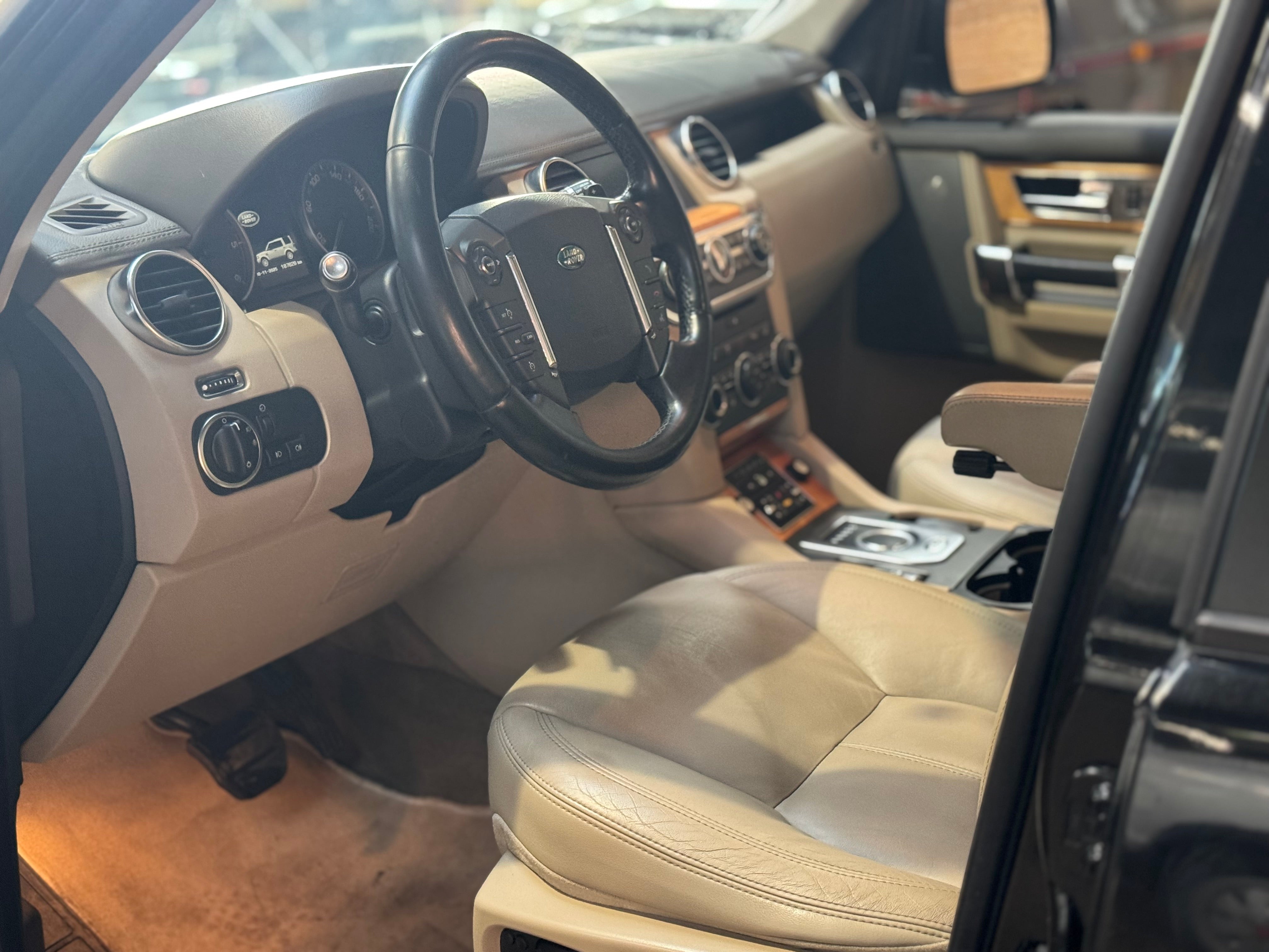 Land Rover Discovery IV SdV6 256ch HSE 7 places