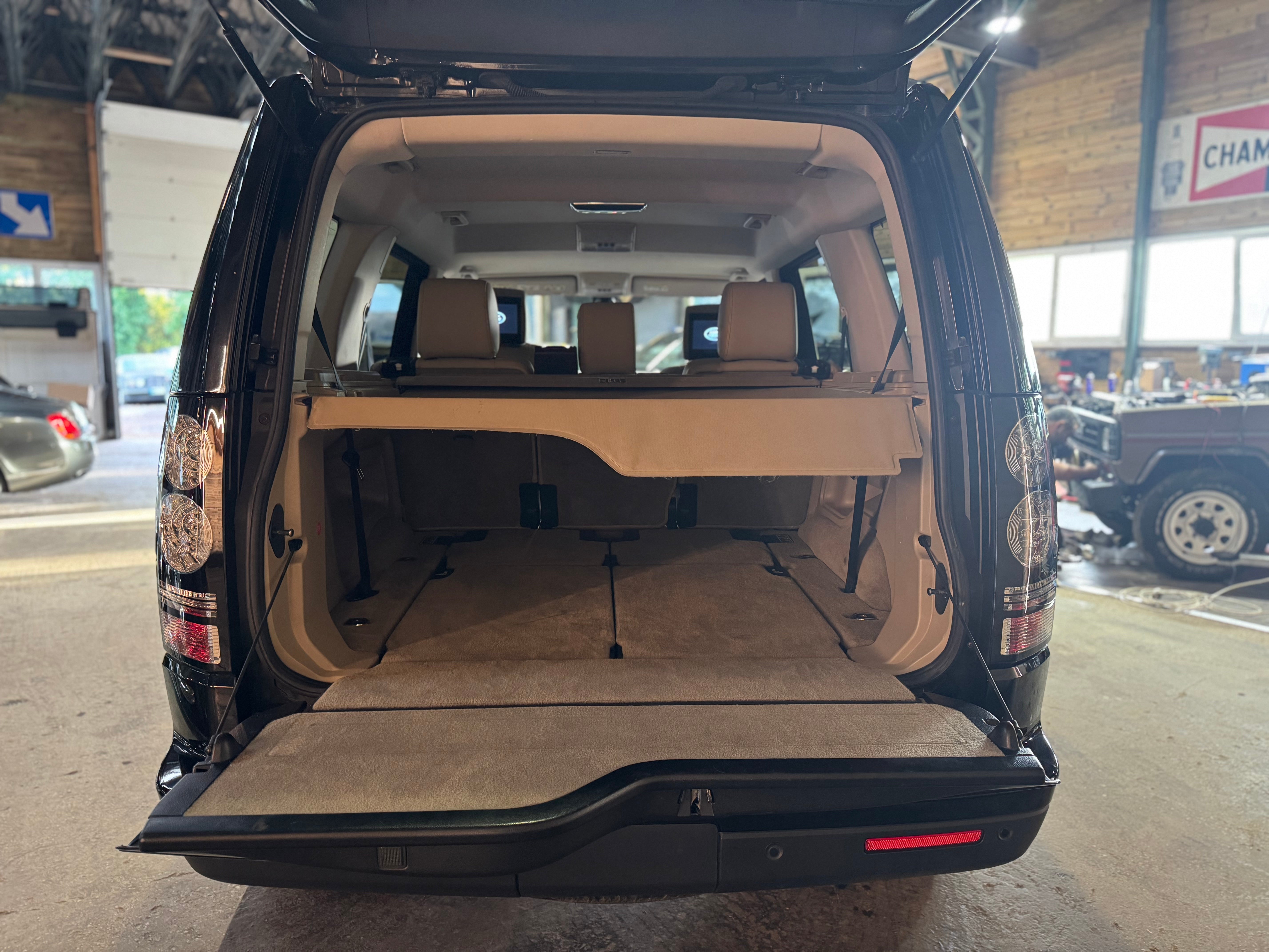 Land Rover Discovery IV SdV6 256ch HSE 7 places